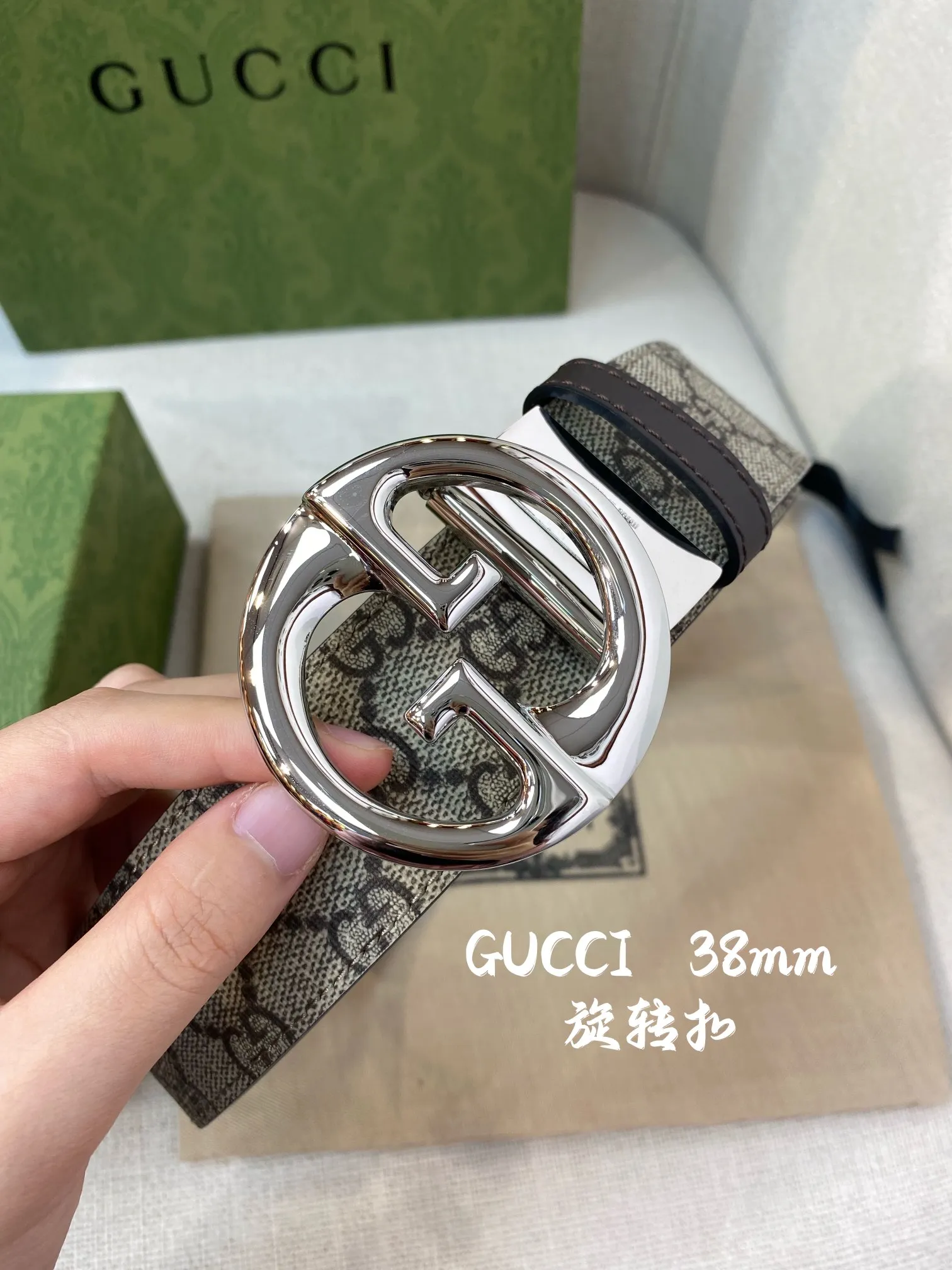 Gucci 新作 黒PVC GG柄ベルト 38mm - 画像 (4)