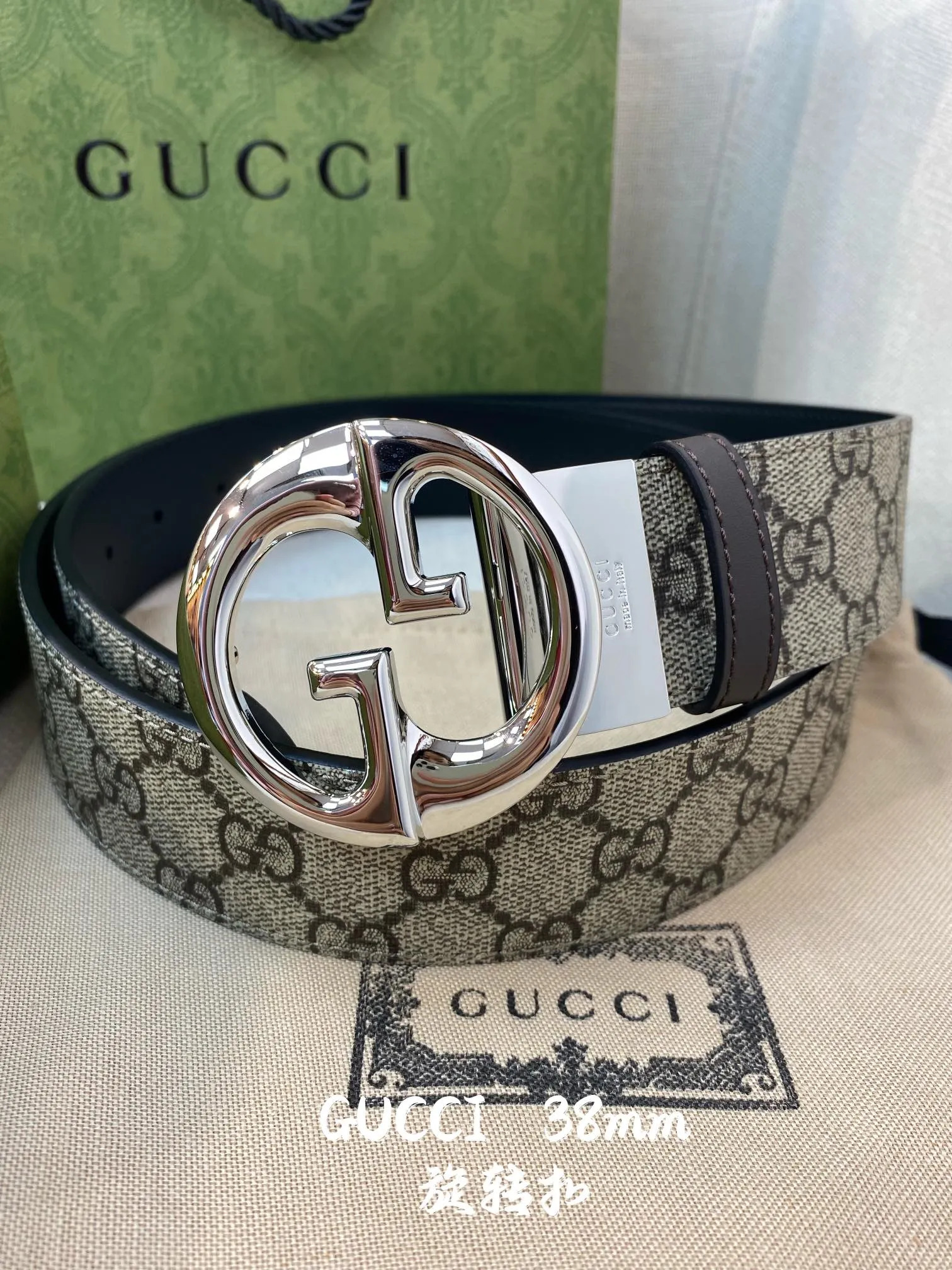 Gucci 新作 黒PVC GG柄ベルト 38mm - 画像 (5)