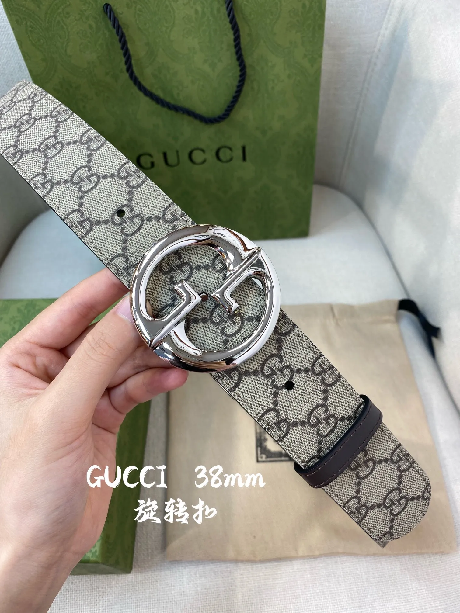 Gucci 新作 黒PVC GG柄ベルト 38mm - 画像 (6)