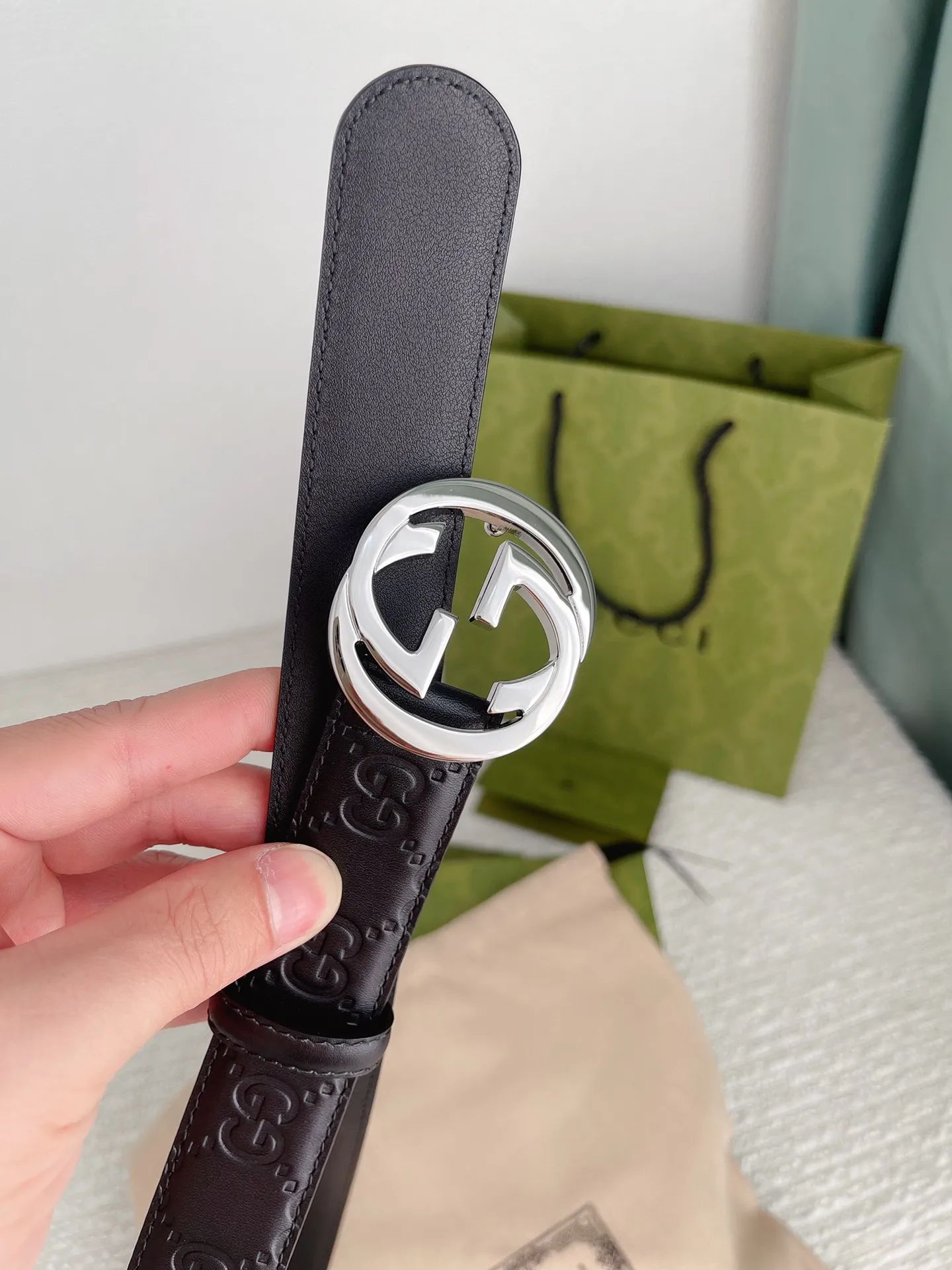 Gucci 3.0cm 女性用ベルト ブラック クラシックG花 - 画像 (8)