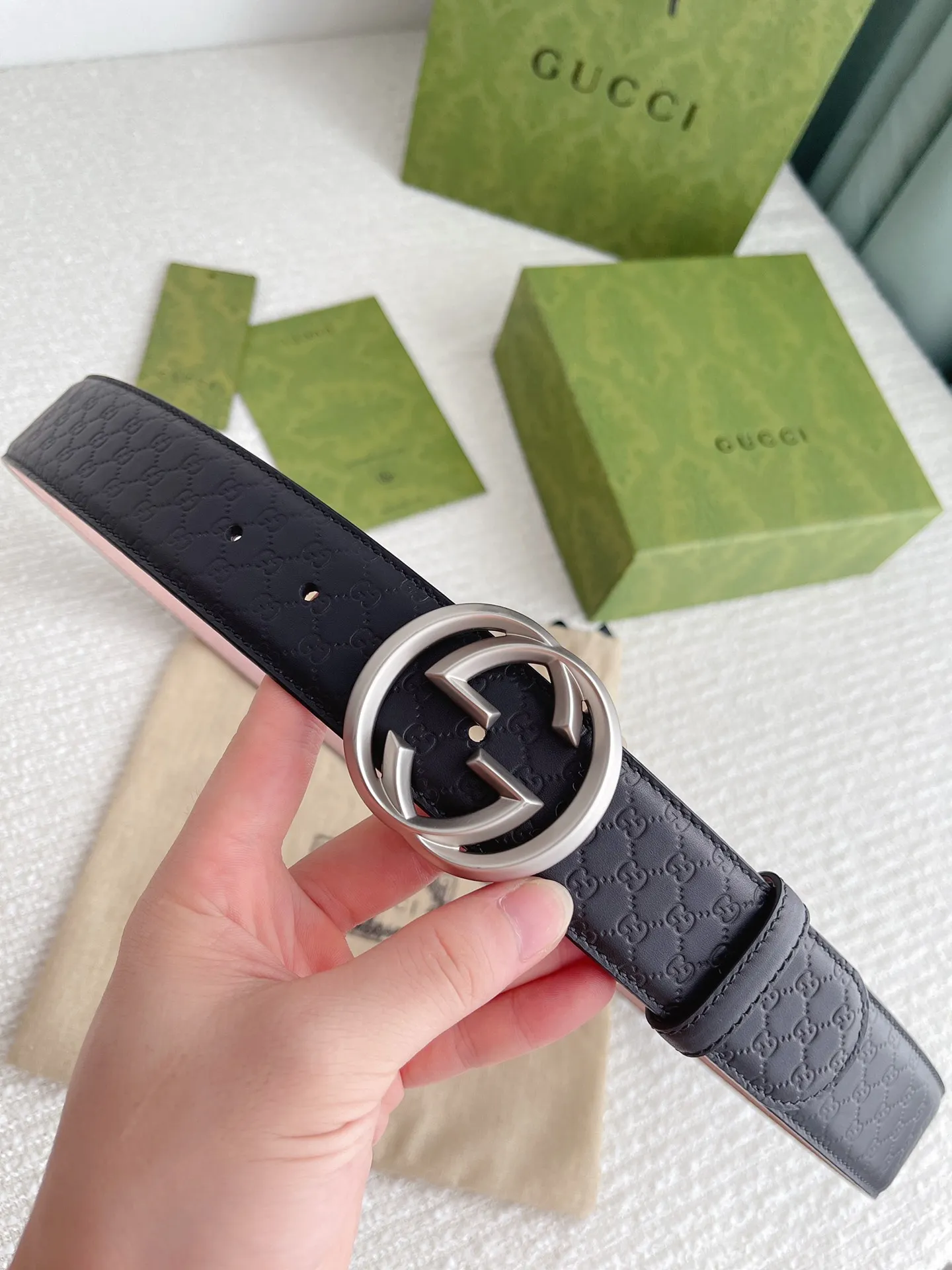 Gucci 新作ブラックベルト 4.0cm シルバーバックル - 画像 (3)