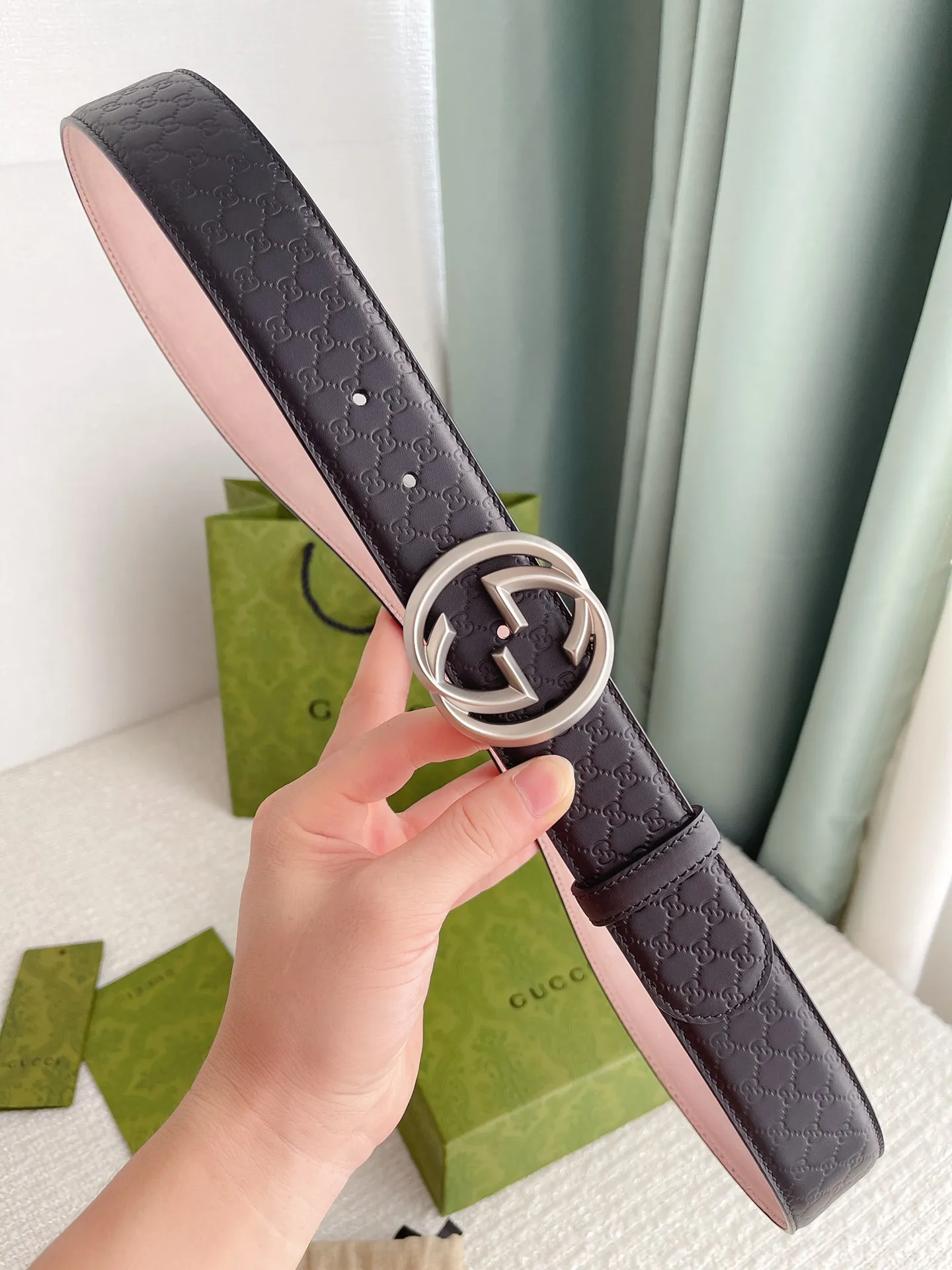 Gucci 新作ブラックベルト 4.0cm シルバーバックル - 画像 (5)