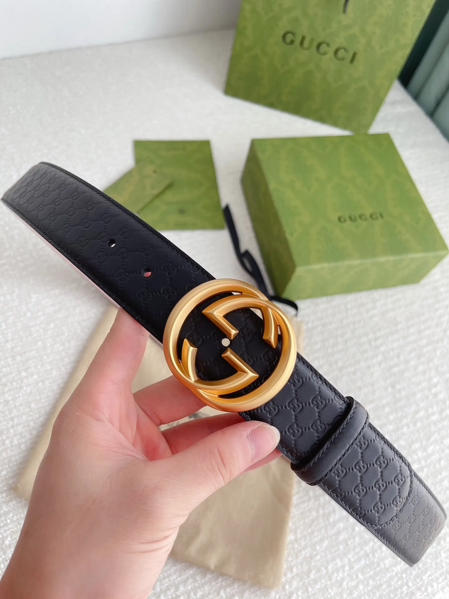 Gucci 新作ベルト ブラック ゴールドバックル - 画像 (3)