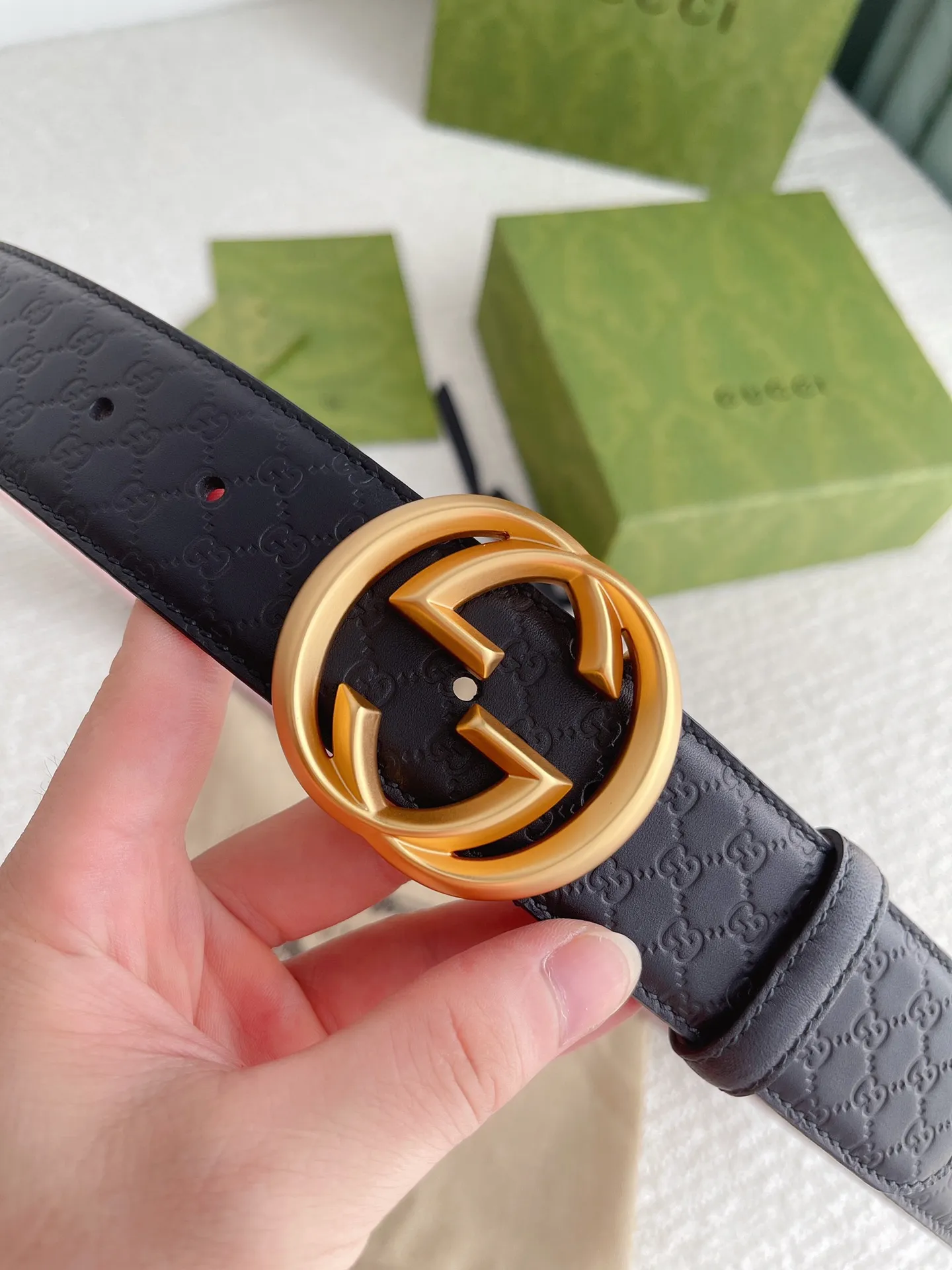 Gucci 新作ベルト ブラック ゴールドバックル - 画像 (4)