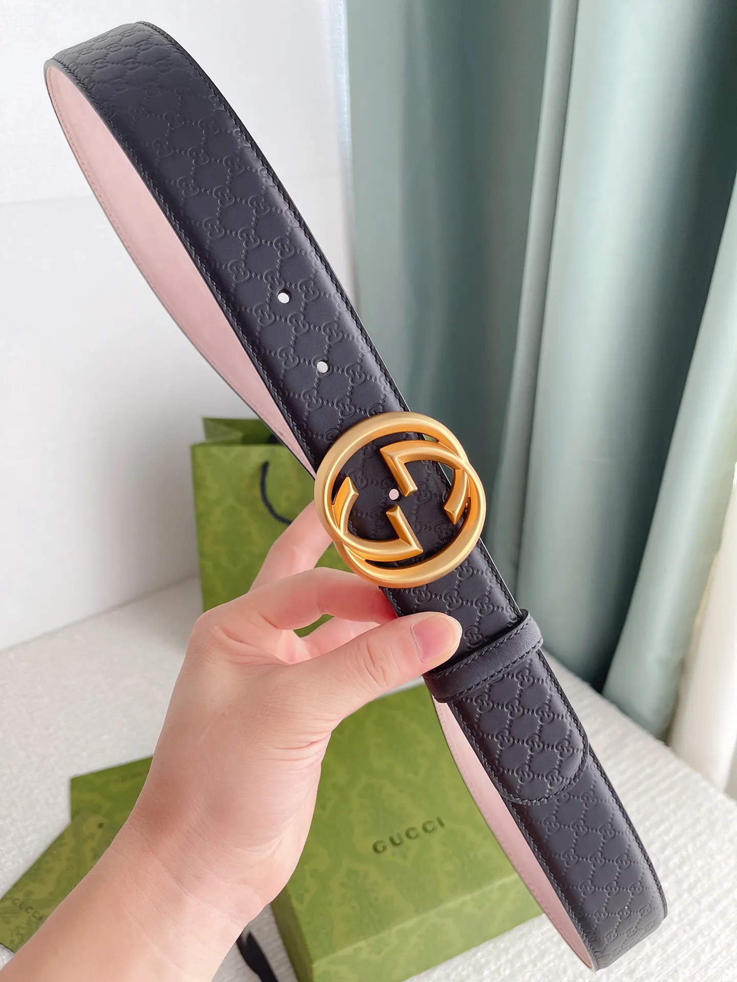 Gucci 新作ベルト ブラック ゴールドバックル - 画像 (5)