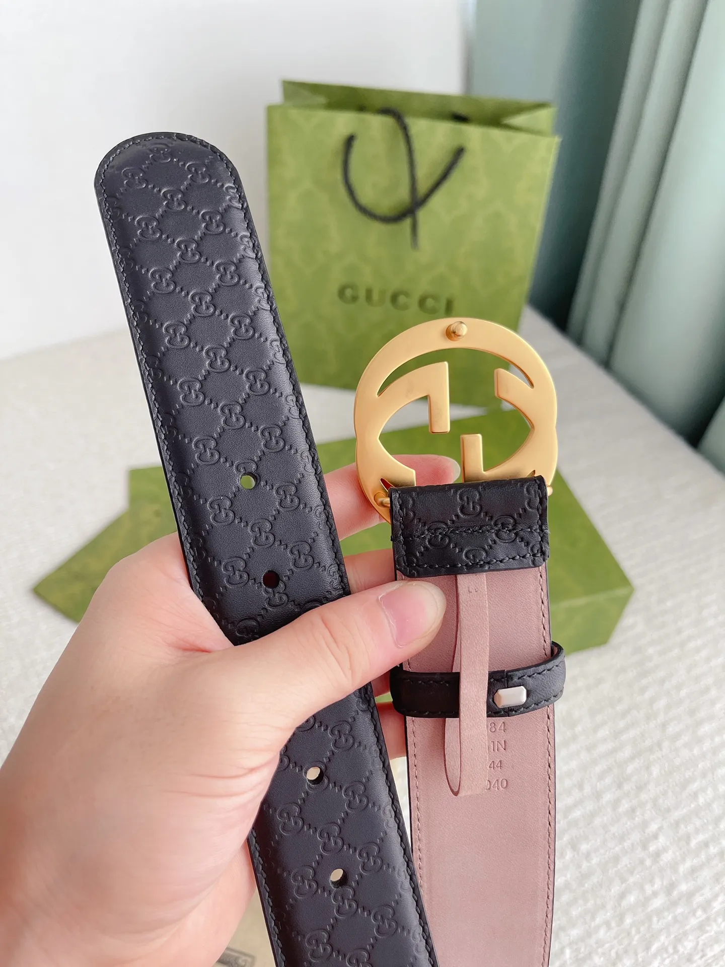 Gucci 新作ベルト ブラック ゴールドバックル - 画像 (7)