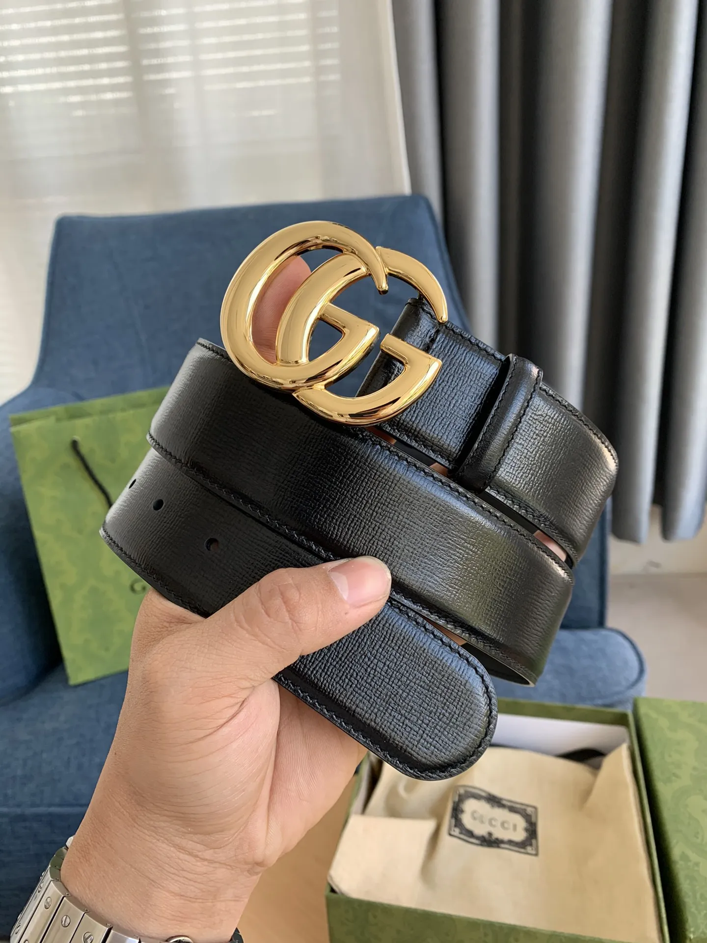 Gucci 新作黒レザーベルトゴールドバックル