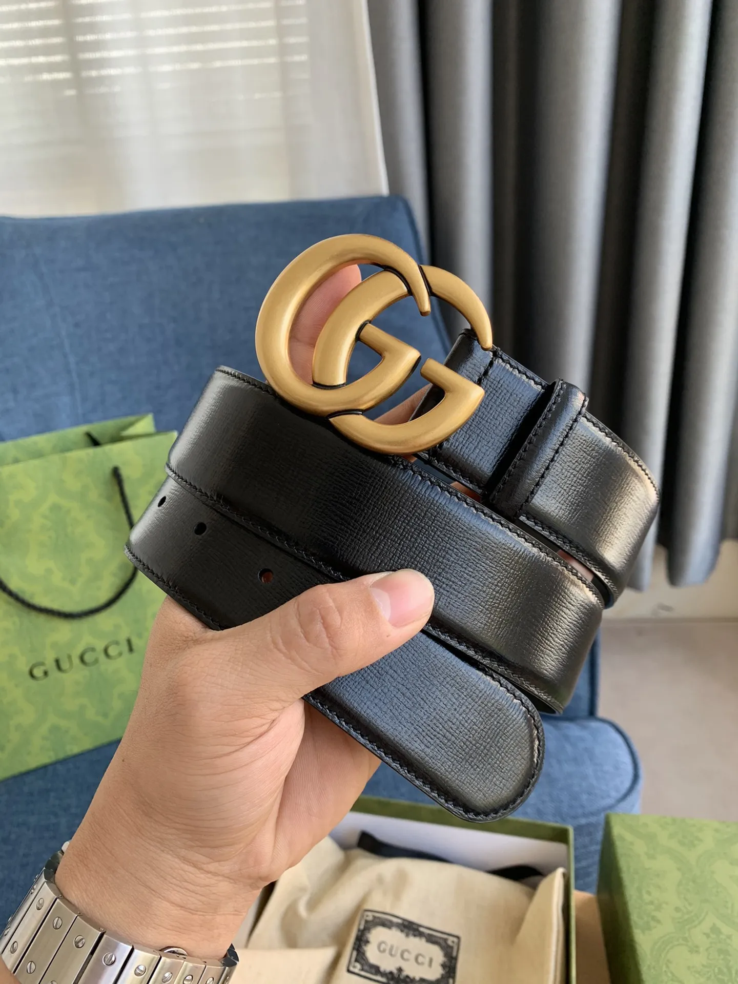 Gucci 新作黒ベルトゴールドバックル