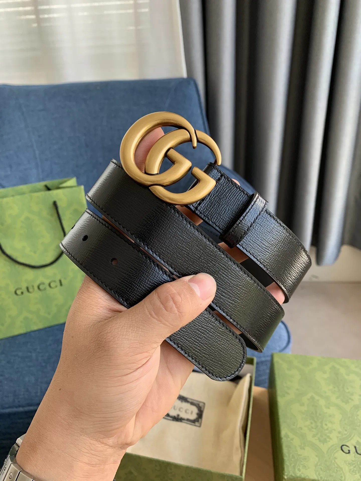 Gucci 新作黒レザーベルトゴールドバックル