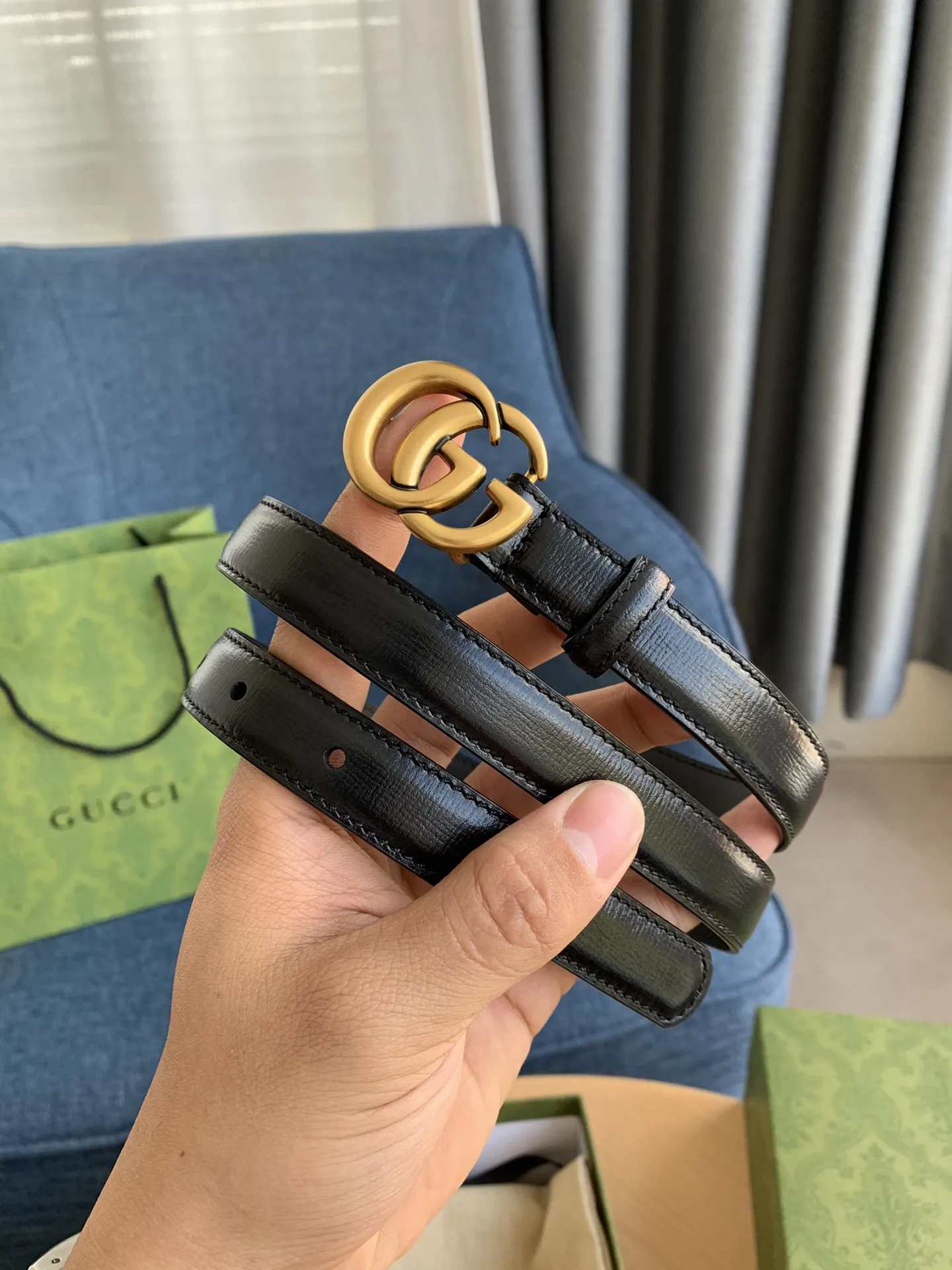 Gucci 新作黒レザーベルトゴールドバックル