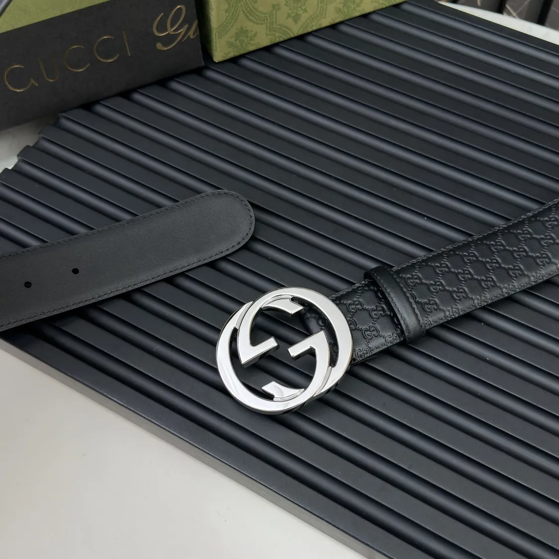 GUCCI 新作ブラックインターロッキングダブルGベルト - 画像 (4)