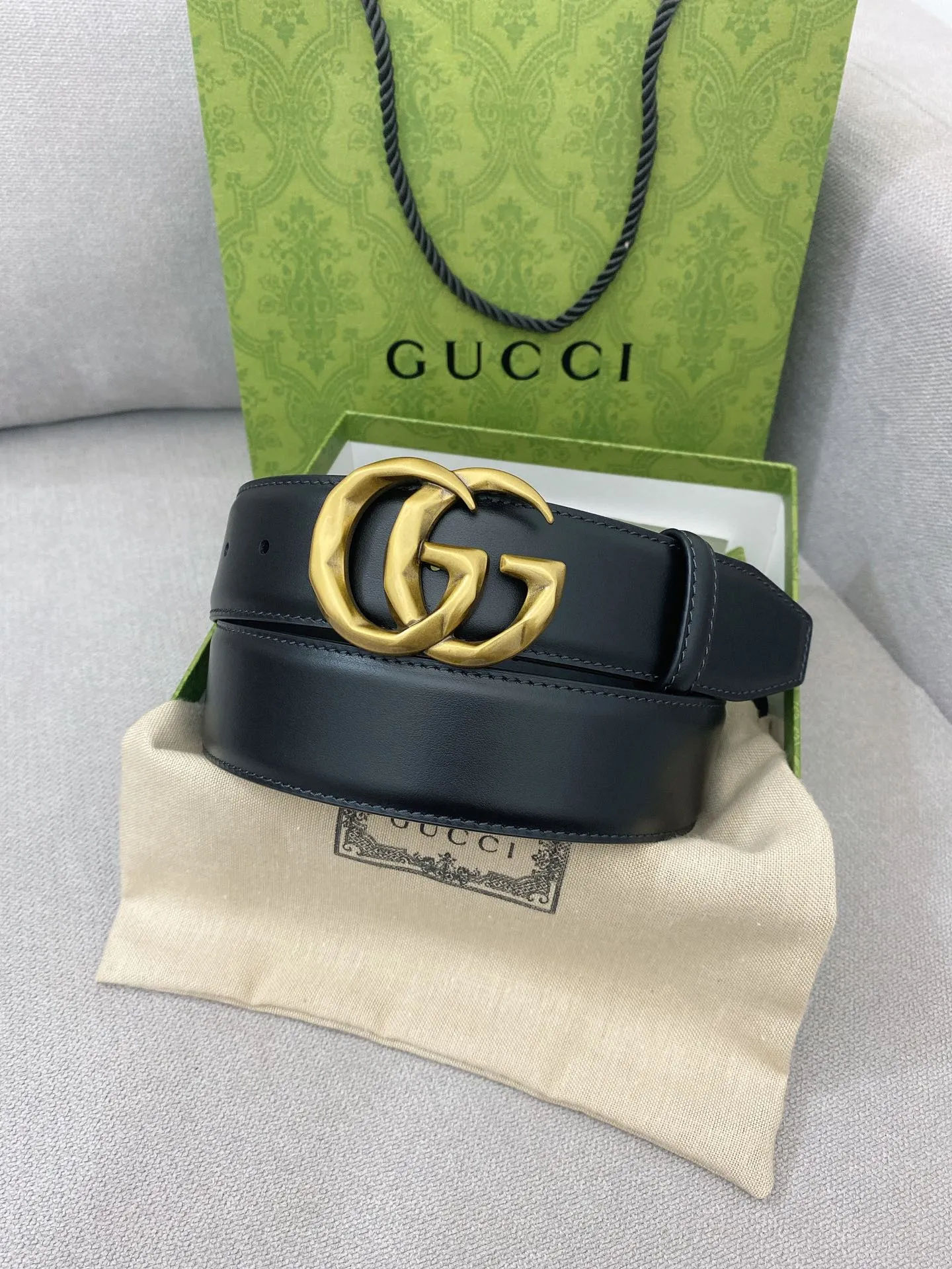 Gucci新作黒ベルトゴールドバックル4cm幅