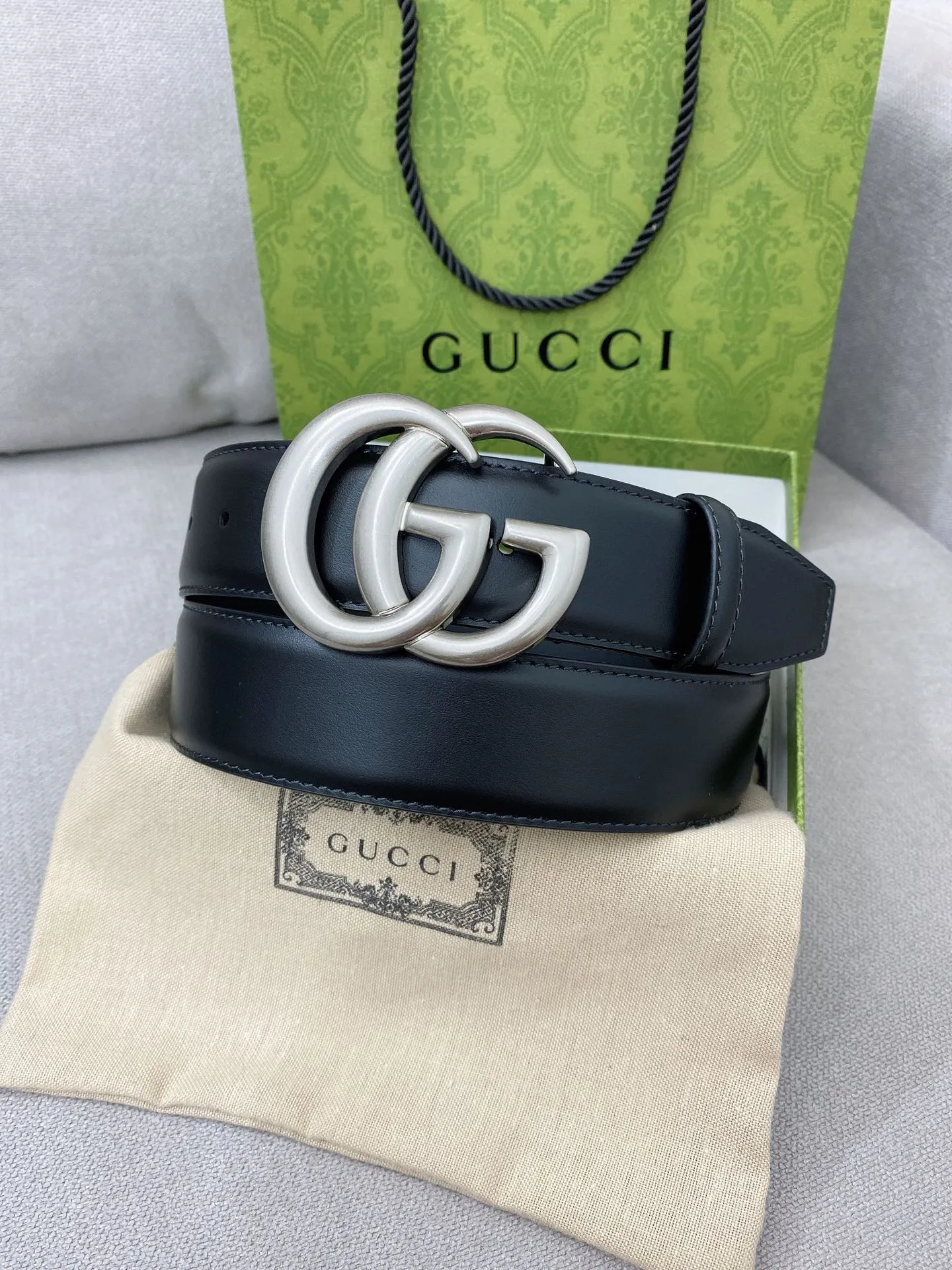 Gucci新作黒シンプルベルト4.0cm