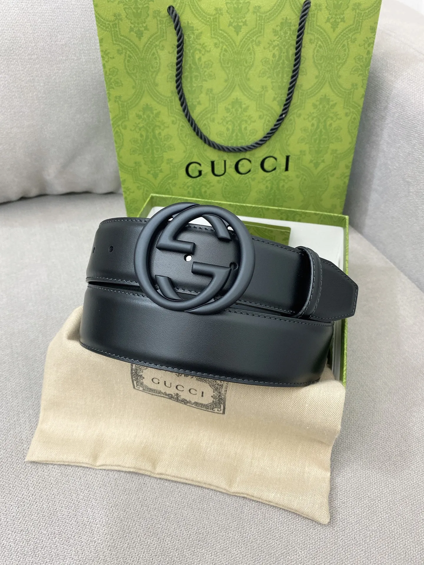 Gucci新作黒シンプルベルト4.0cm