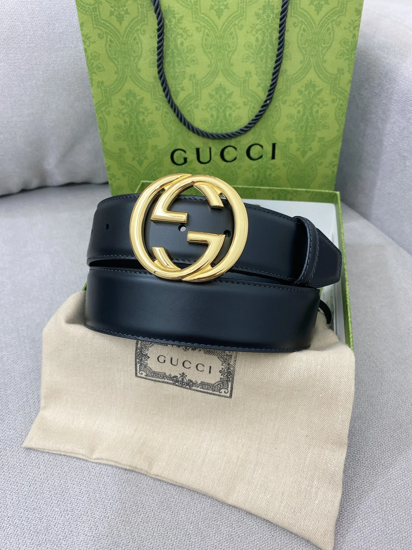 Gucci新作黒ベルトゴールドバックル4cm幅