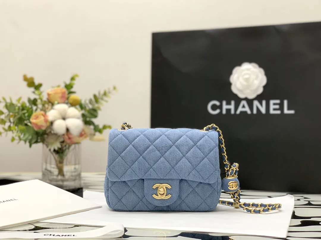 CHANEL ブルー デニム ミニバッグ