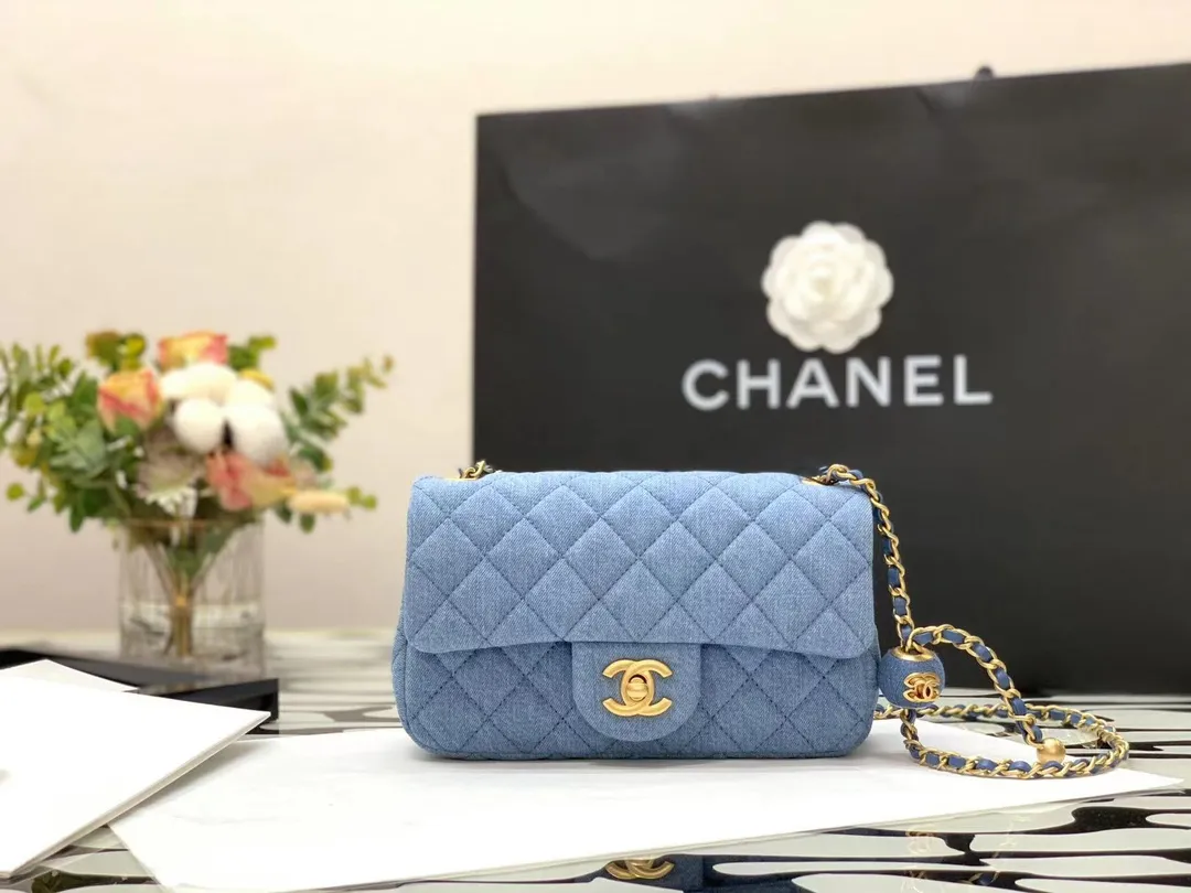 CHANEL ブルー デニム ミニバッグ