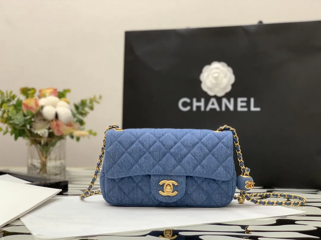 CHANEL ブルー デニム ミニバッグ
