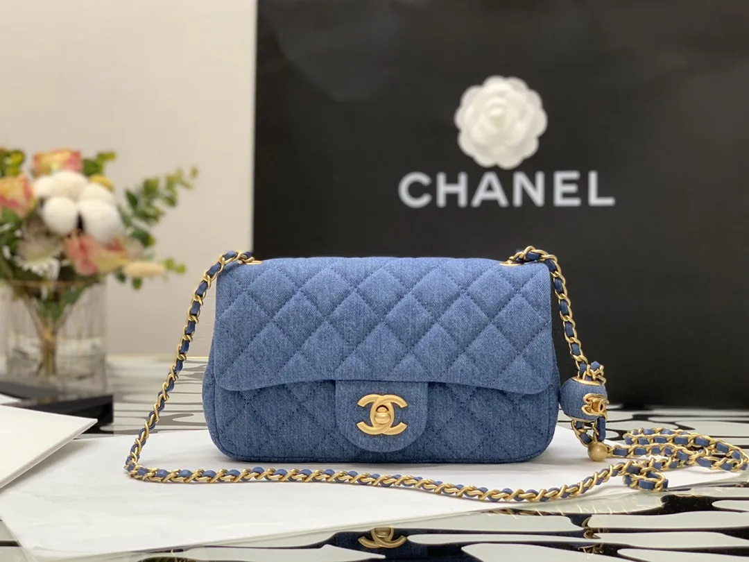 CHANEL ブルー デニム ミニバッグ - 画像 (3)