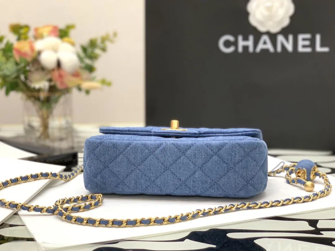 CHANEL ブルー デニム ミニバッグ - 画像 (7)