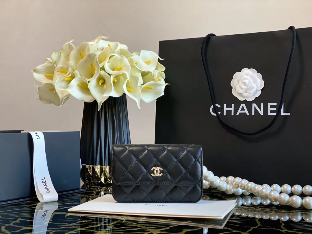 CHANEL ブラック クイilted ショルダーバッグ