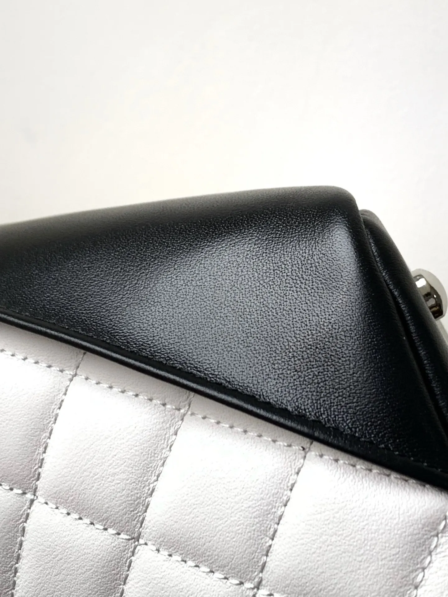 CHANEL トートバッグ 白黒 大型パンダ柄 - 画像 (7)