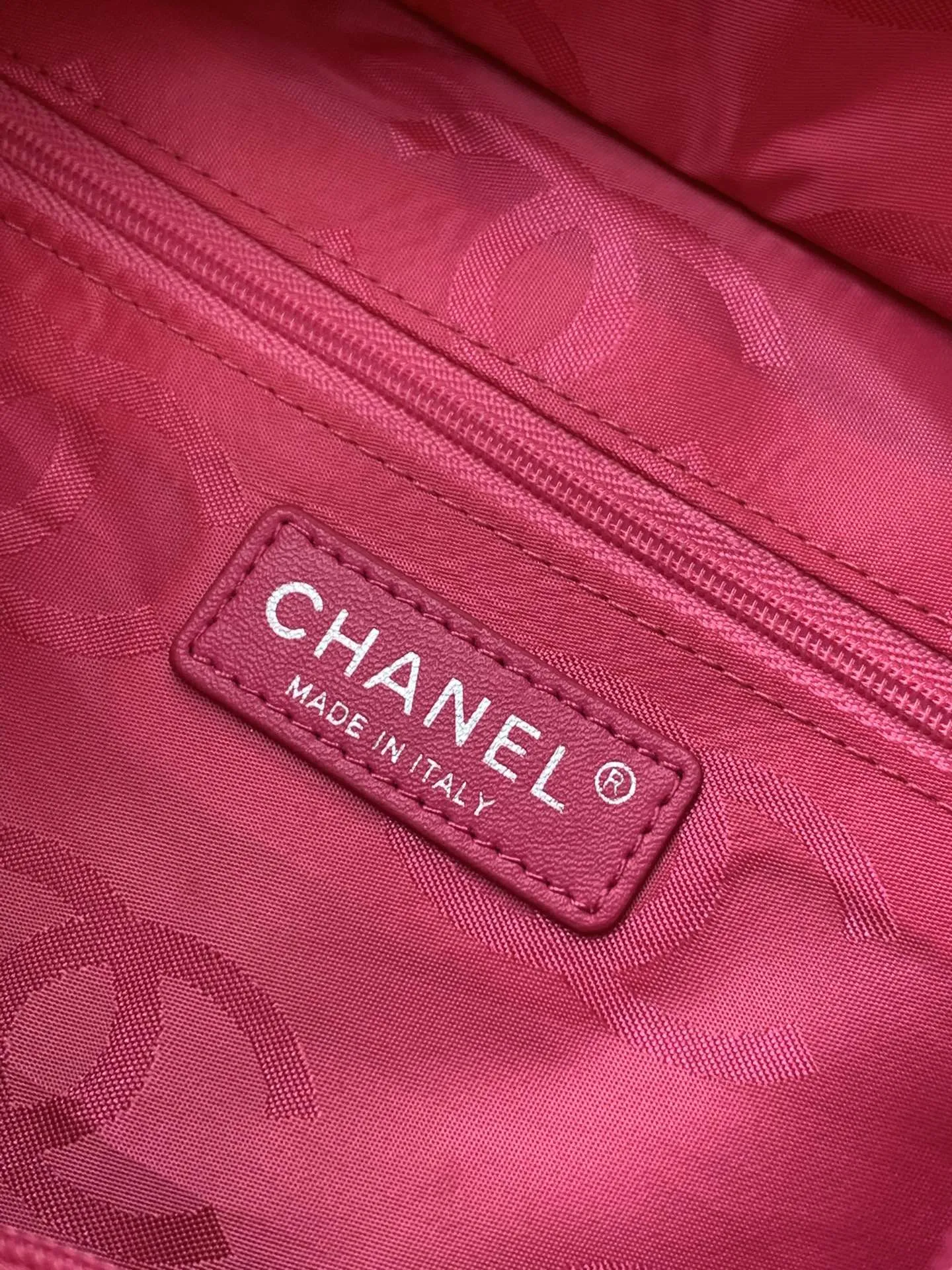 CHANEL トートバッグ 白黒 大型パンダ柄 - 画像 (8)