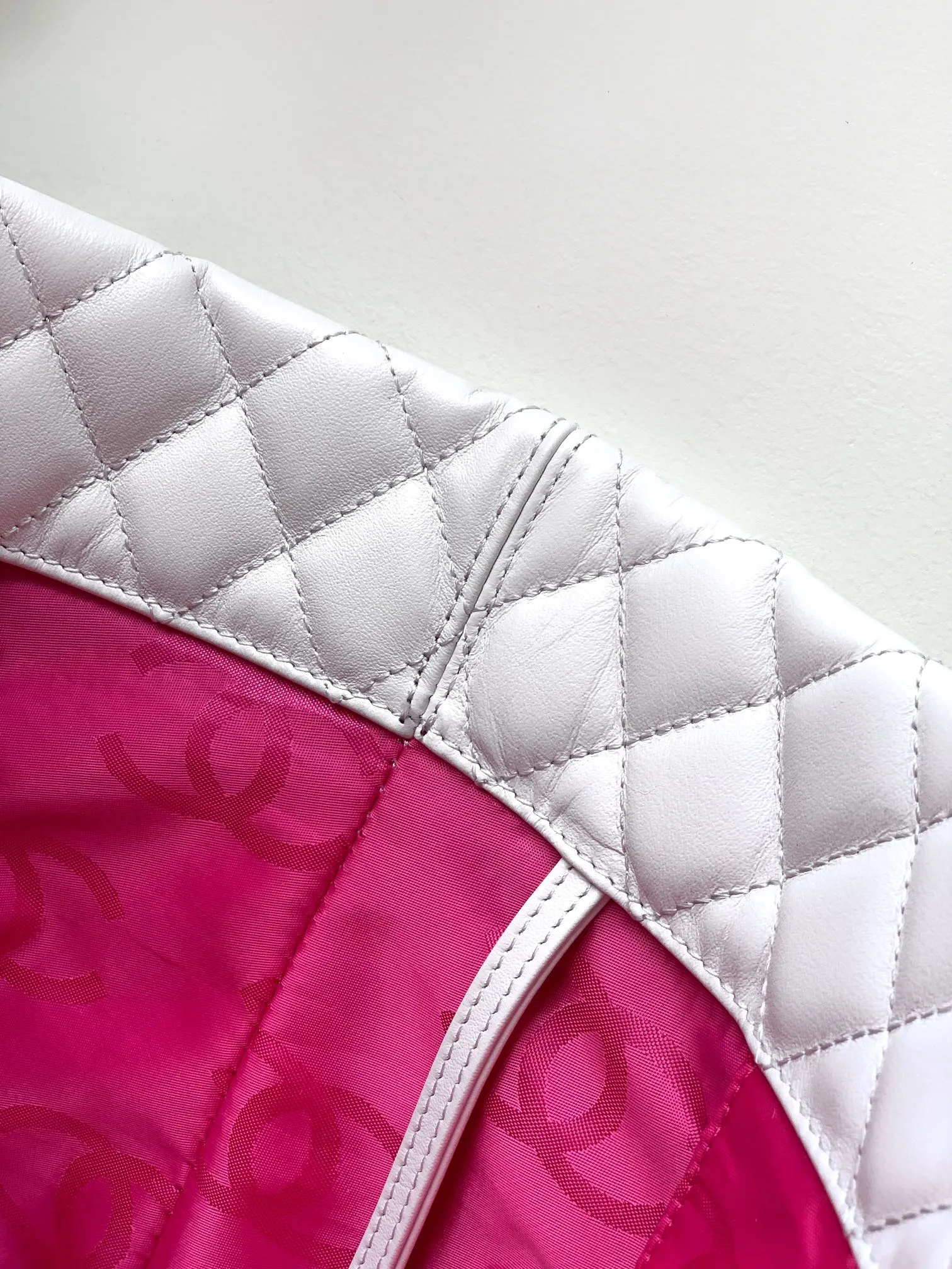 CHANEL トートバッグ 白黒 大型パンダ柄 - 画像 (10)