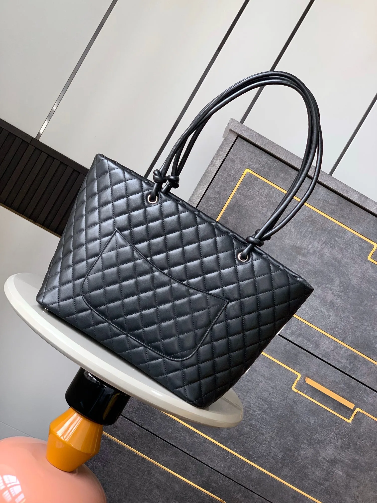 CHANELトートバッグ黒白パンダ柄大容量 - 画像 (4)