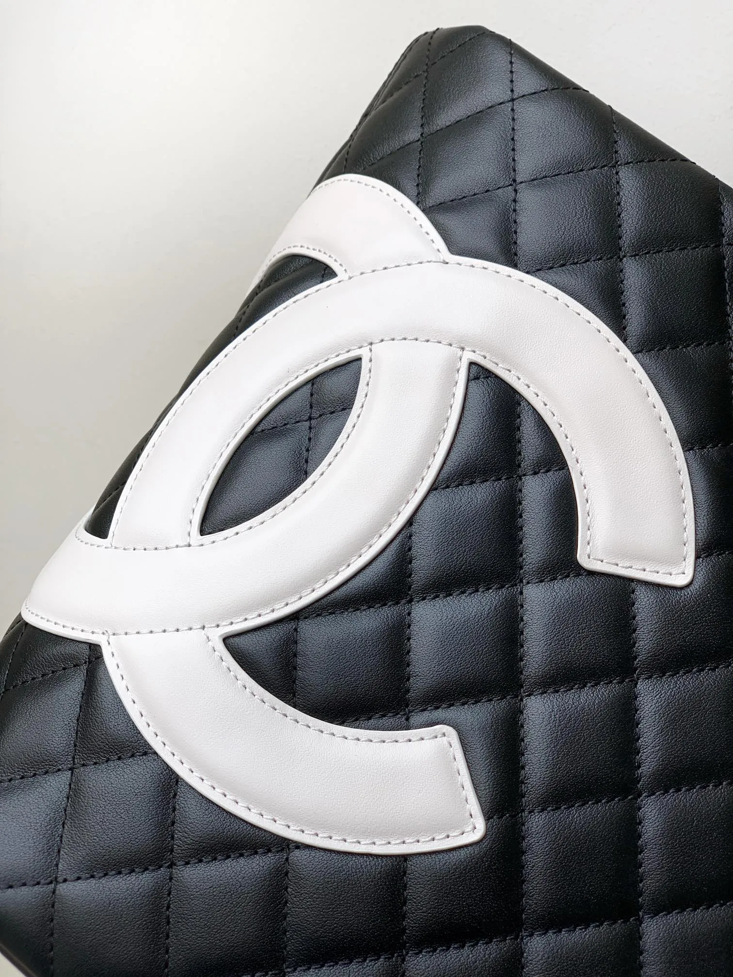 CHANELトートバッグ黒白パンダ柄大容量 - 画像 (6)