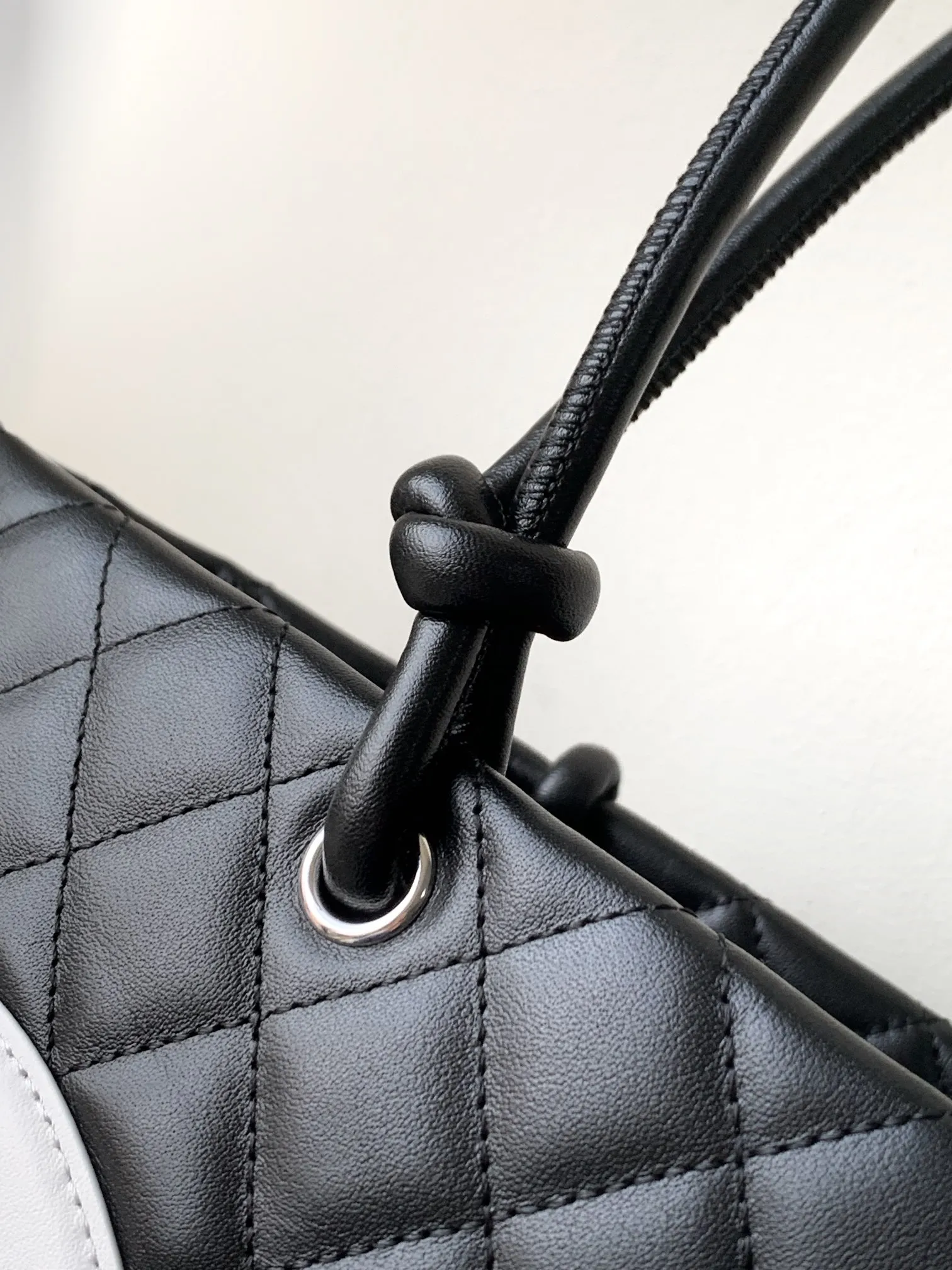 CHANELトートバッグ黒白パンダ柄大容量 - 画像 (7)