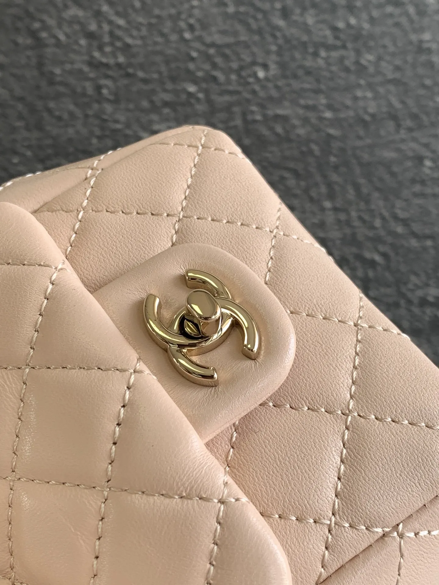 OHANELベージュキルティング小型バッグ - 画像 (6)