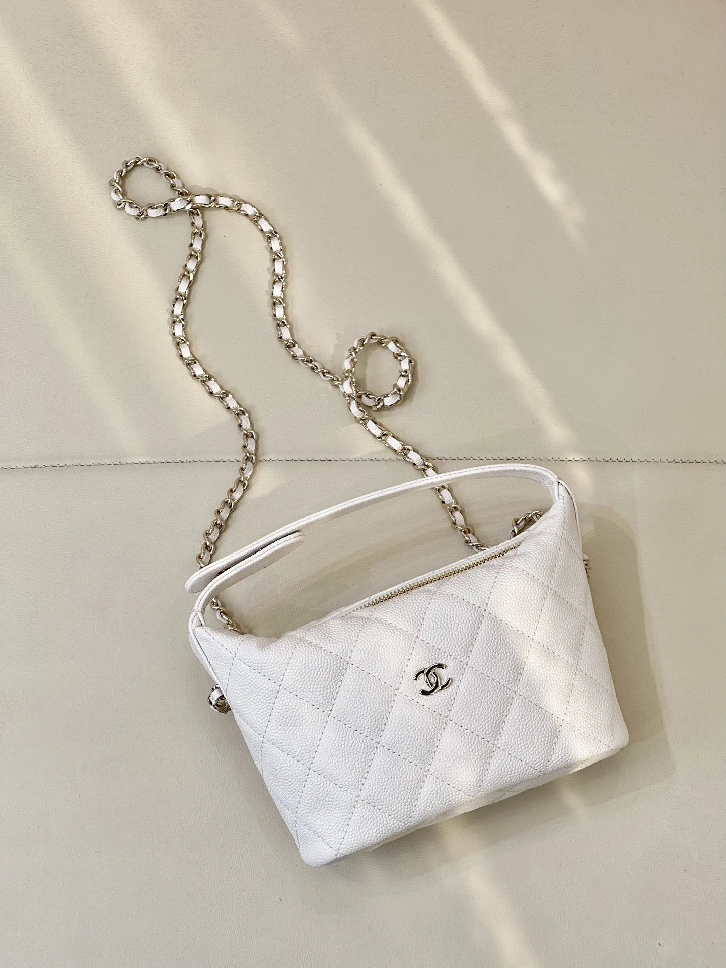 CHANEL2025新作弁当箱の白いハンドバッグ - 画像 (3)