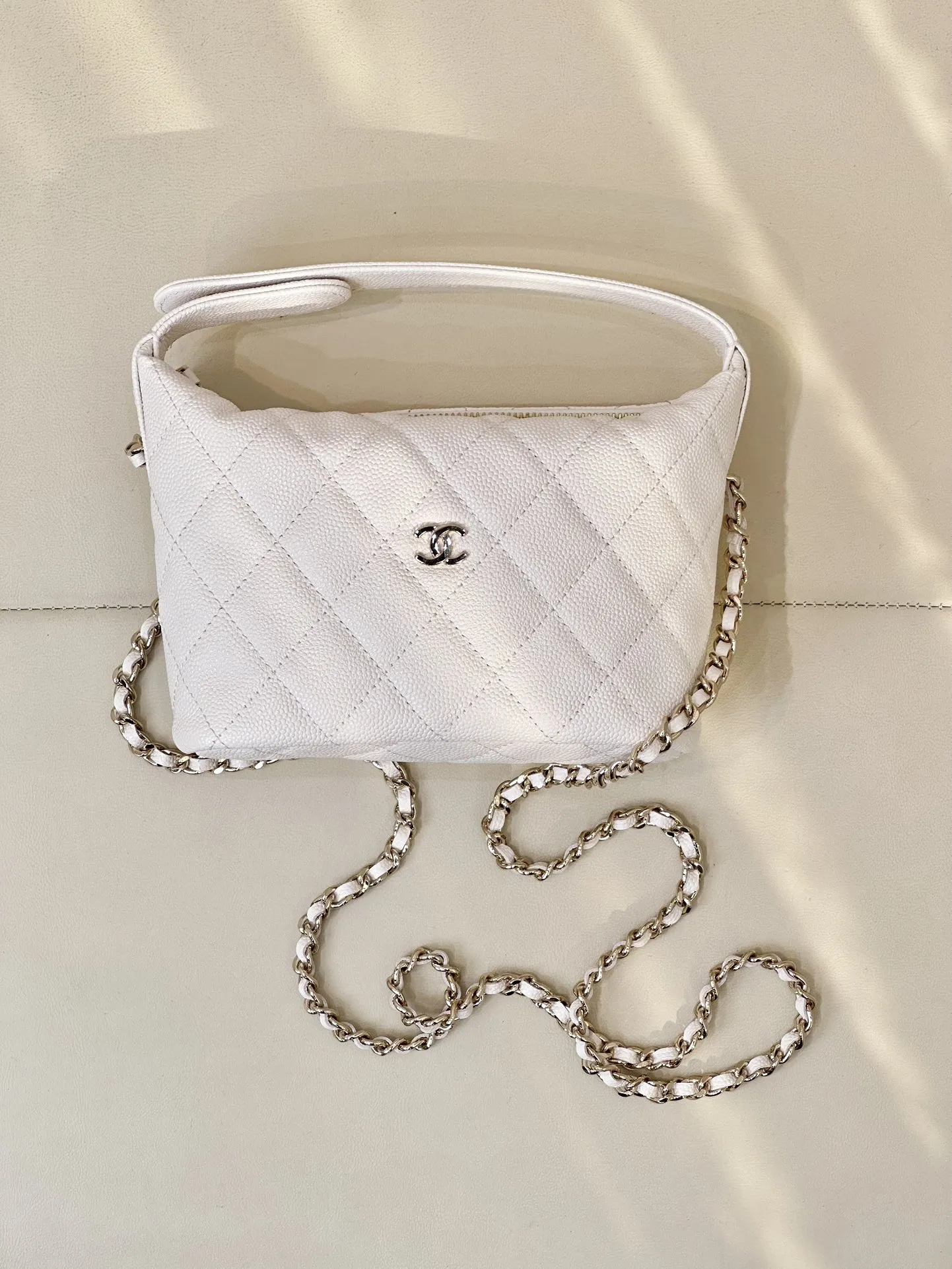 CHANEL2025新作弁当箱の白いハンドバッグ - 画像 (4)