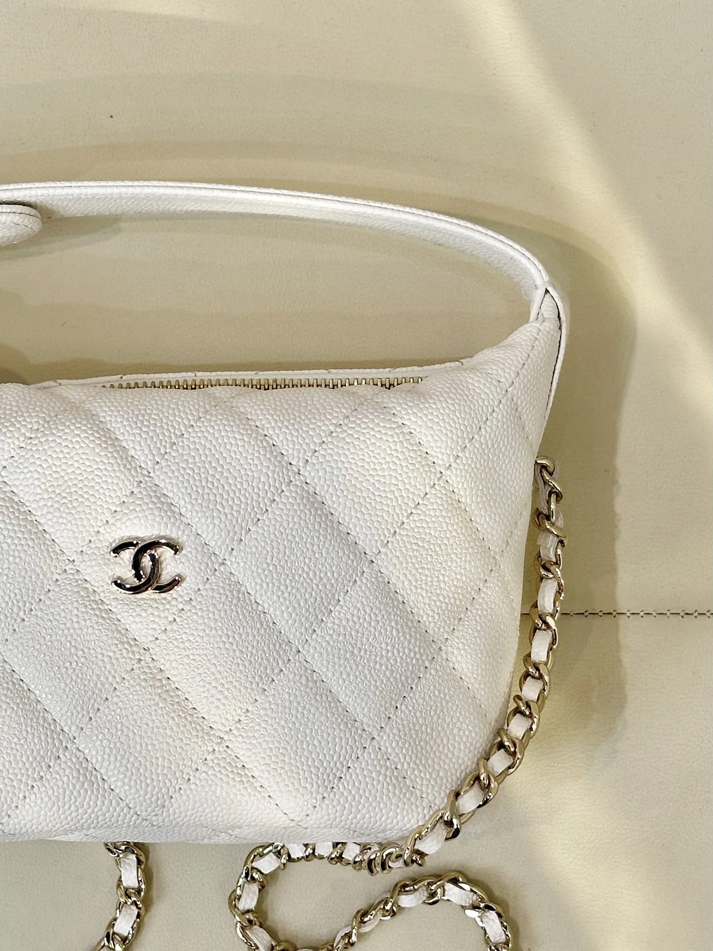 CHANEL2025新作弁当箱の白いハンドバッグ - 画像 (6)