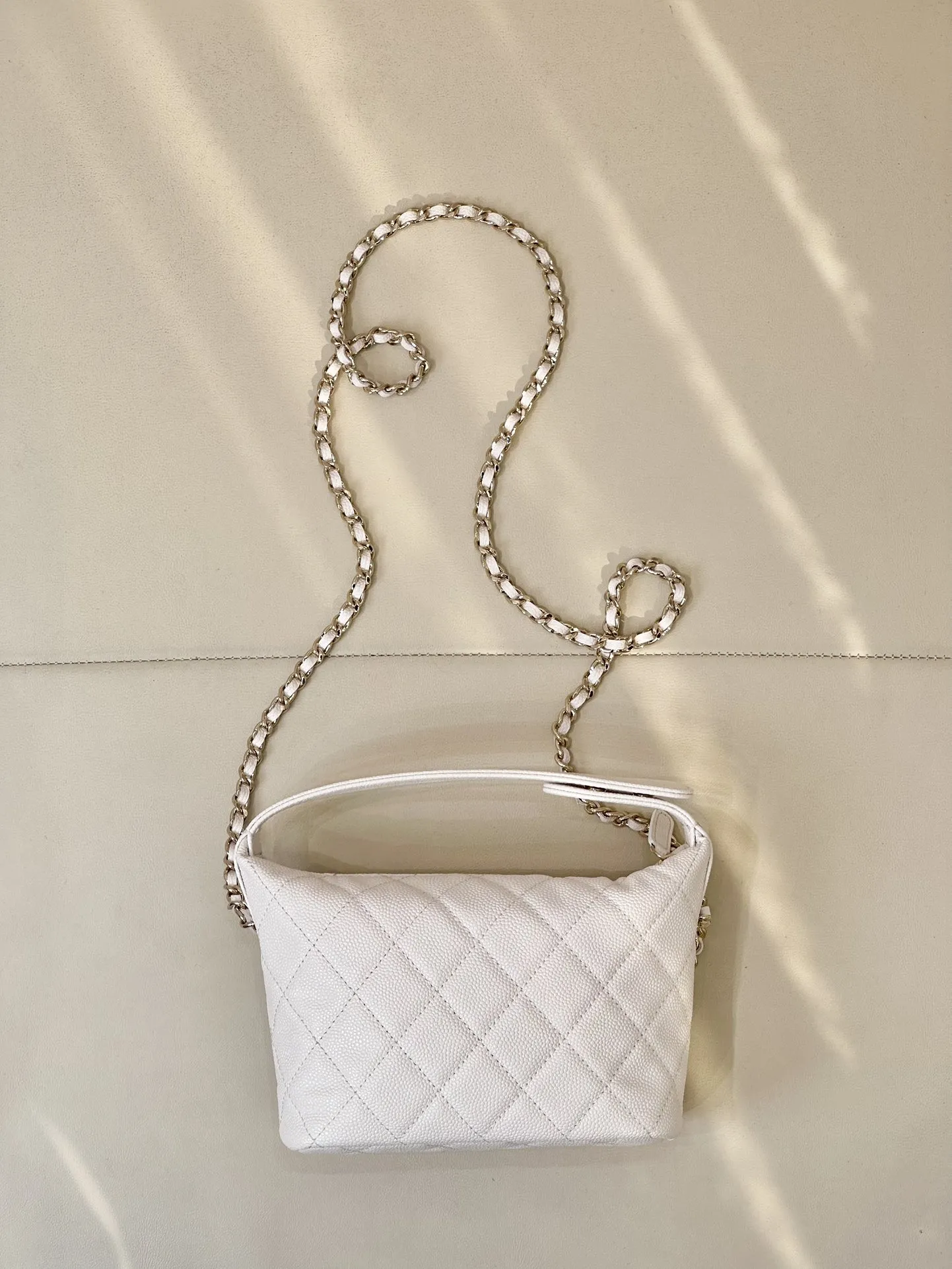 CHANEL2025新作弁当箱の白いハンドバッグ - 画像 (7)