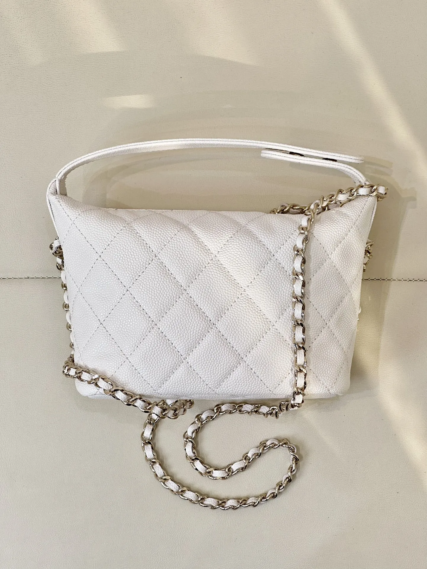 CHANEL2025新作弁当箱の白いハンドバッグ - 画像 (9)