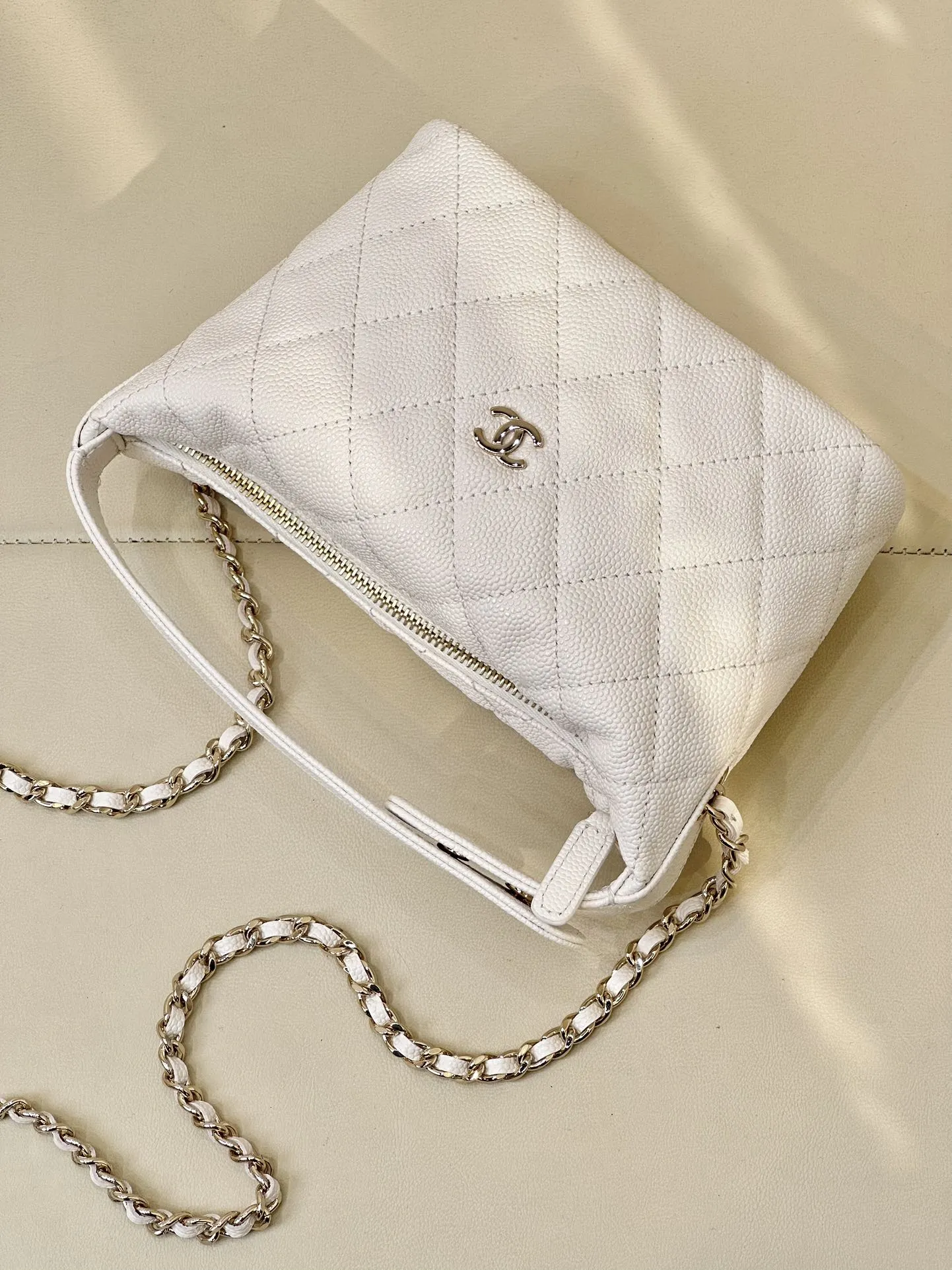 CHANEL2025新作弁当箱の白いハンドバッグ - 画像 (10)