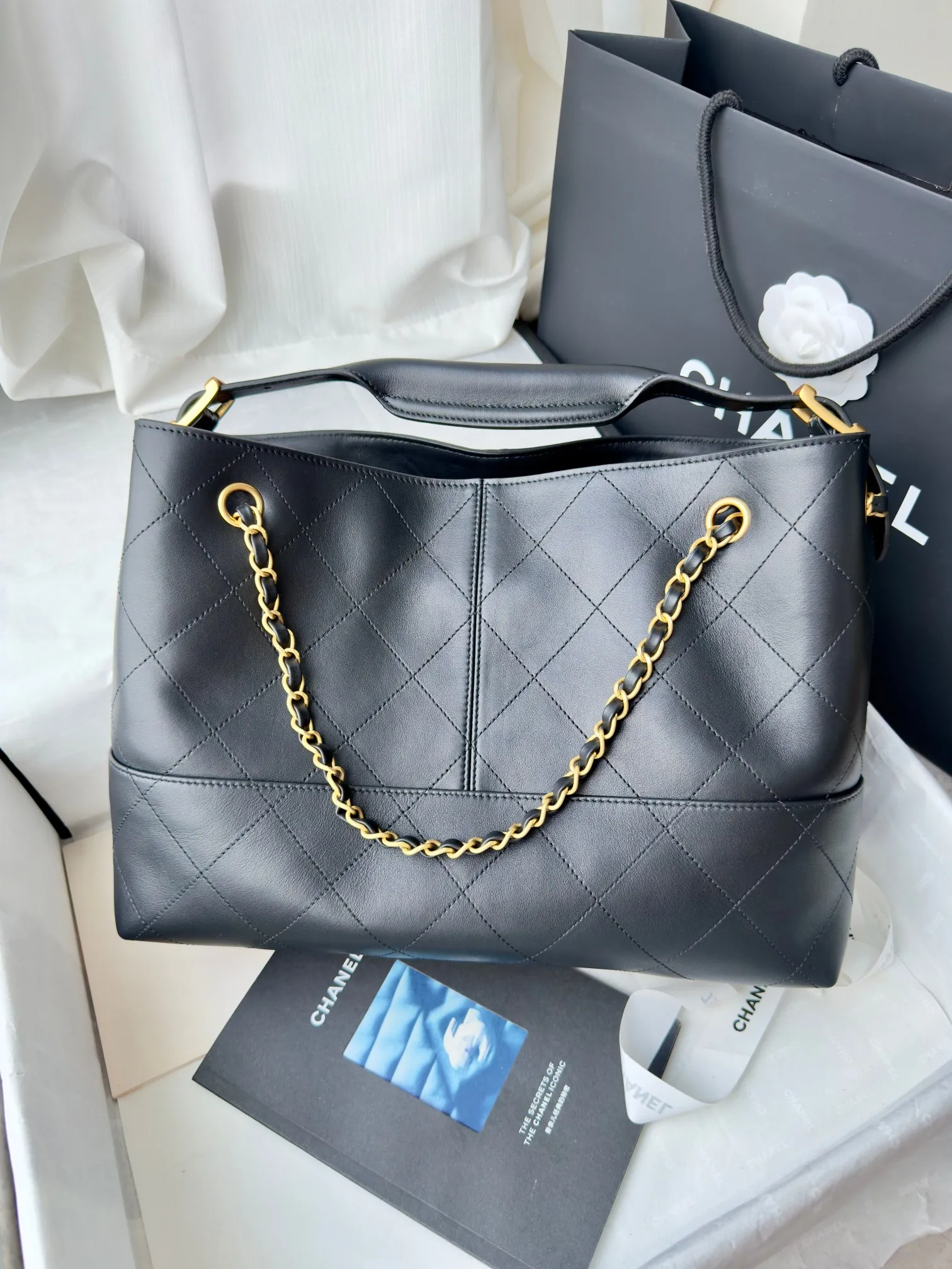 CHANEL ブラック菱格紋ショルダーバッグ - 画像 (4)