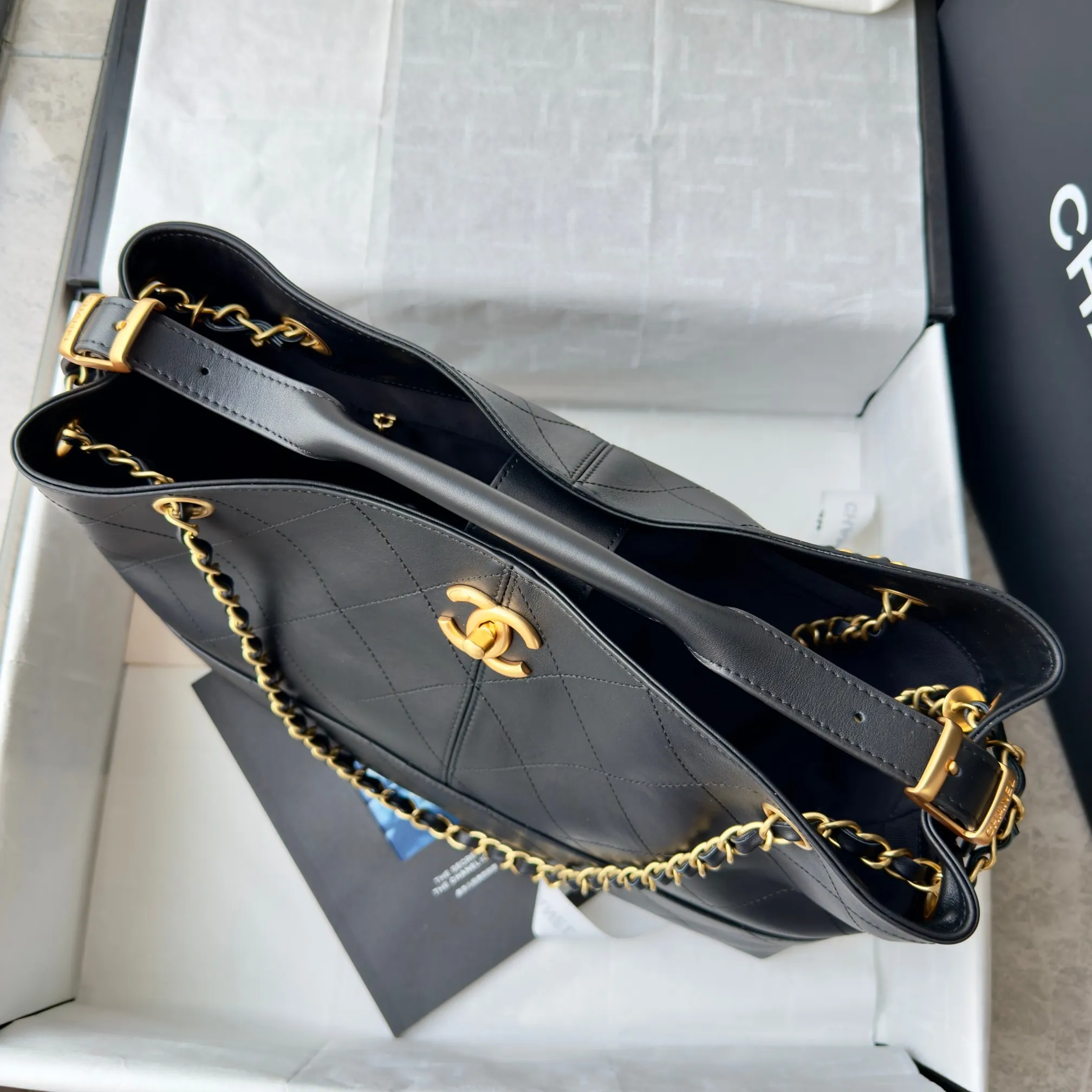 CHANEL ブラック菱格紋ショルダーバッグ - 画像 (6)