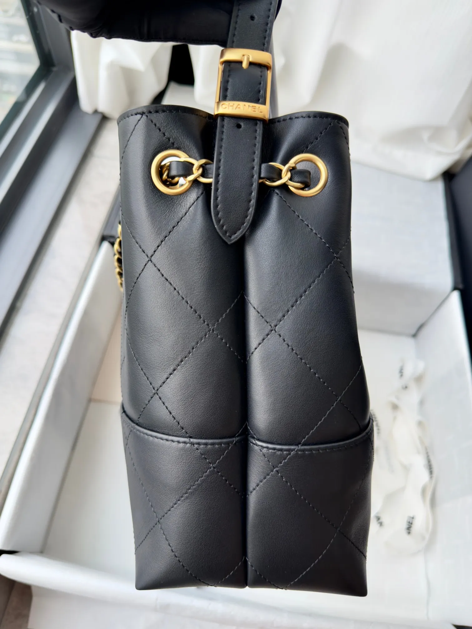 CHANEL ブラック菱格紋ショルダーバッグ - 画像 (7)