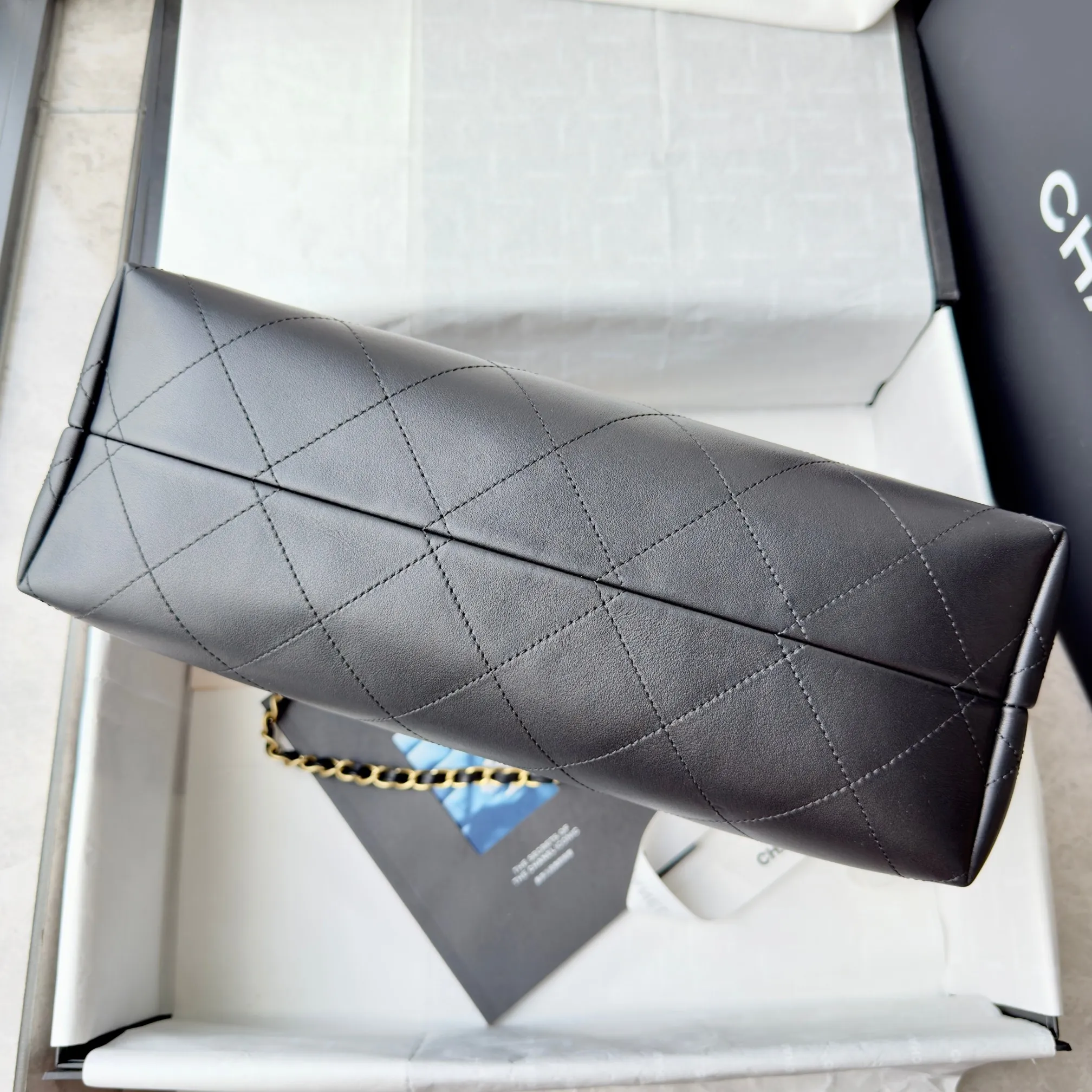 CHANEL ブラック菱格紋ショルダーバッグ - 画像 (8)