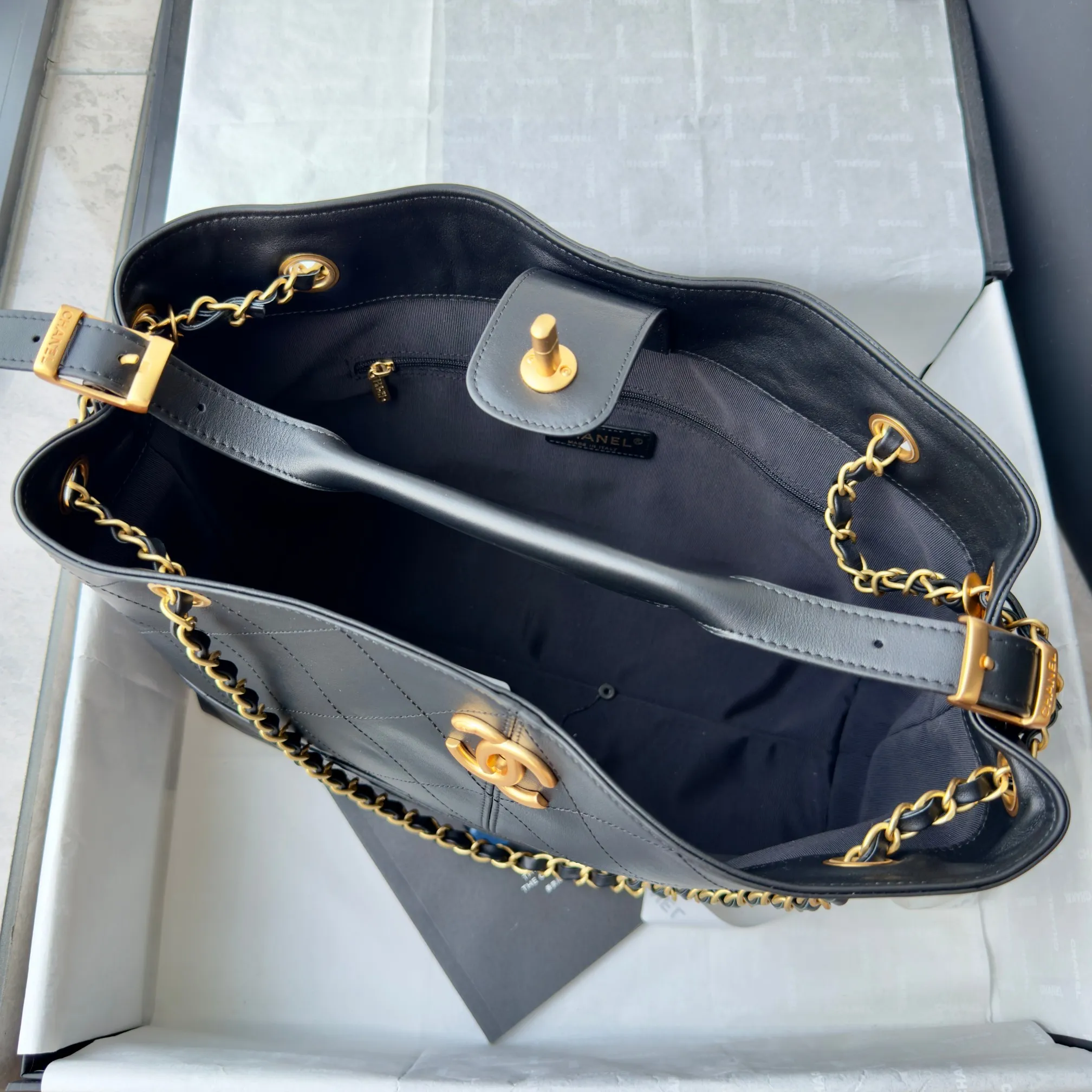 CHANEL ブラック菱格紋ショルダーバッグ - 画像 (9)