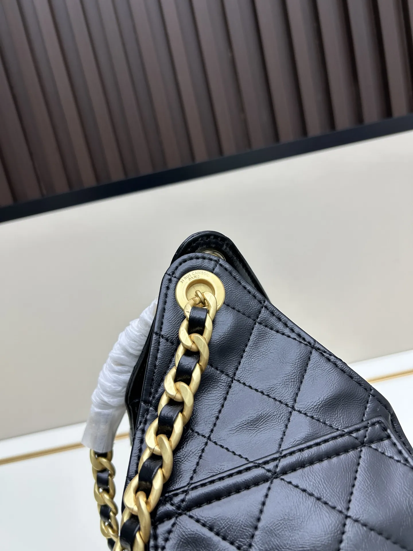 Chanel 25バッグ ブラック 油waxレザー - 画像 (5)