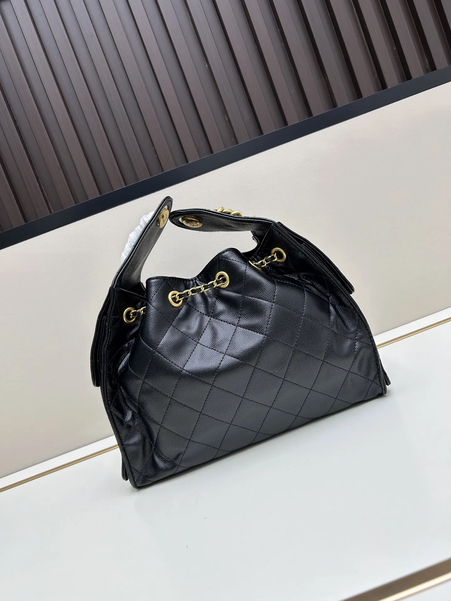 CHANEL 25バッグ ブラック 油waxレザー - 画像 (4)