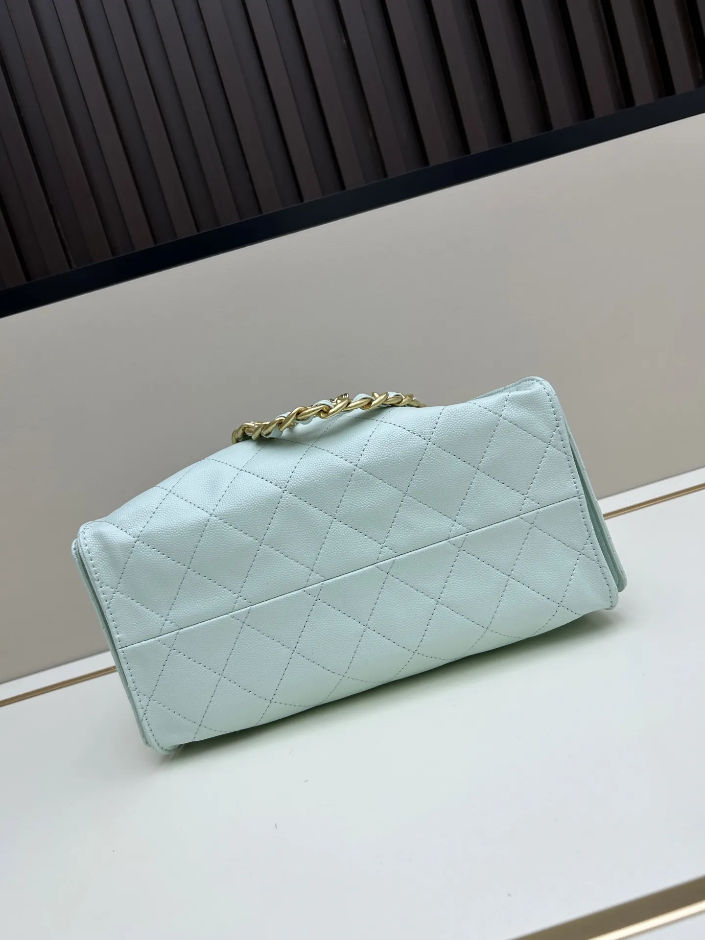 シャネル25バッグ ミントグリーン 油wax皮 - 画像 (7)