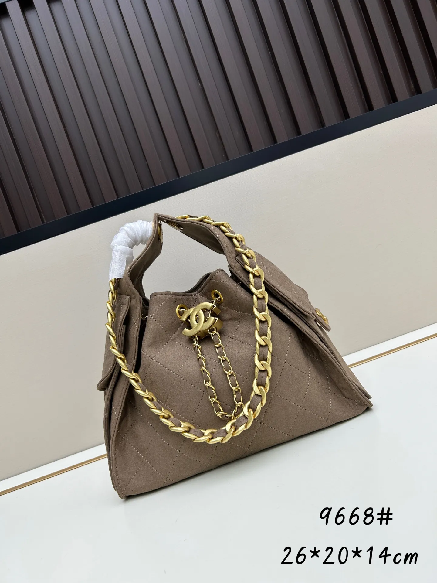 シャネル25バッグ ブラウン 油waxレザー