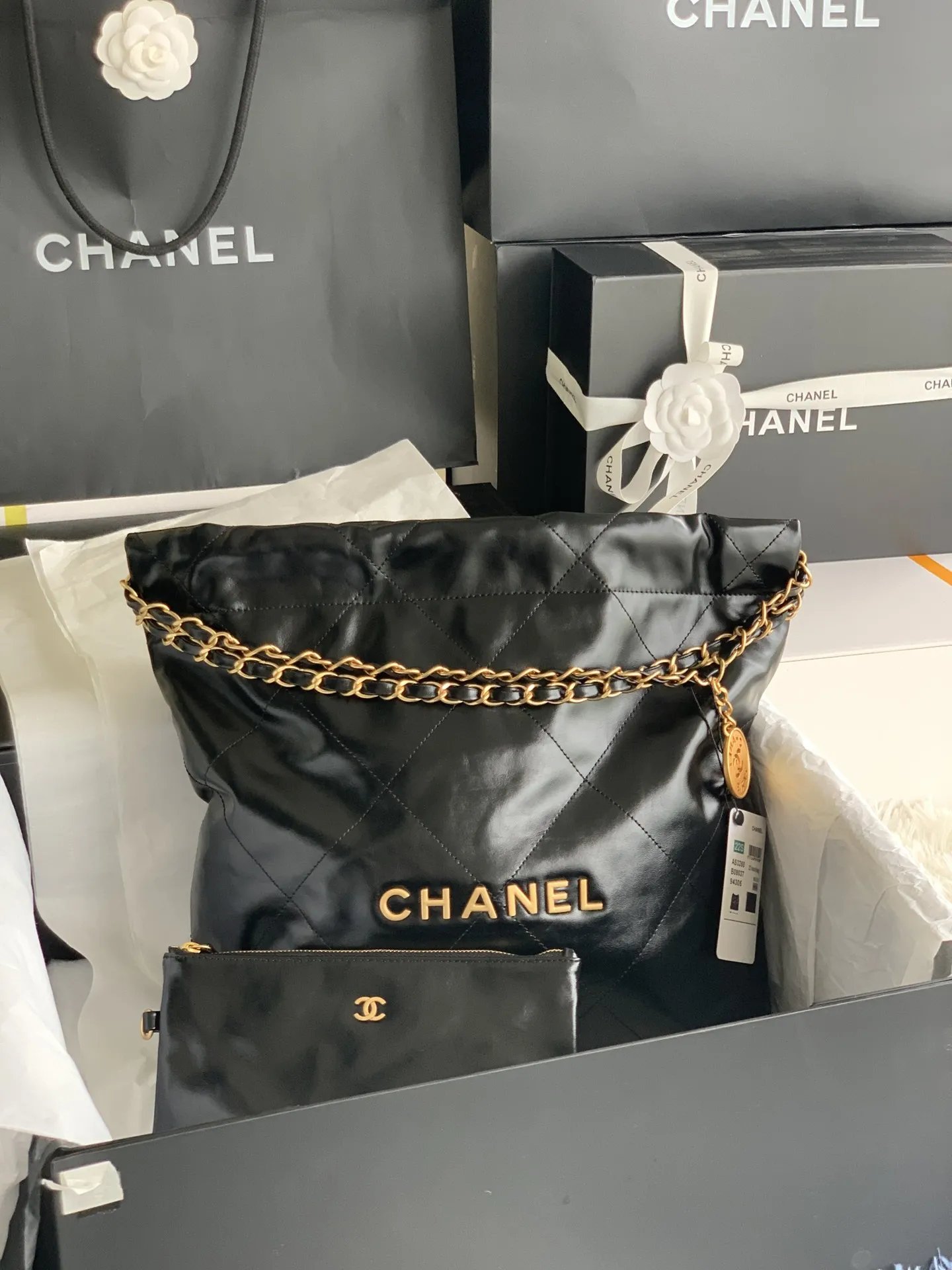 CHANEL 2022新作黒色ソウ口ショッピングバッグ