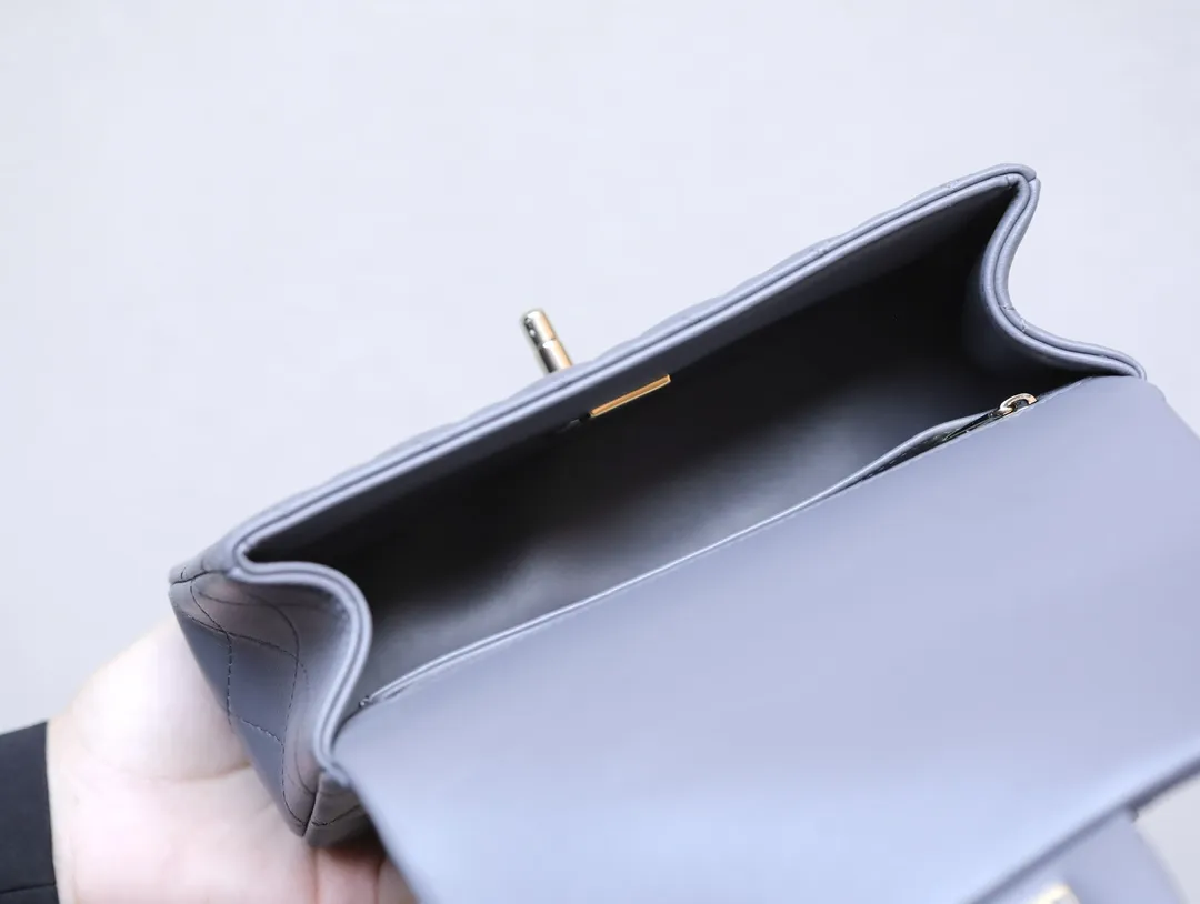 CHANEL 23Kミニハンドル グレー キルティング - 画像 (7)