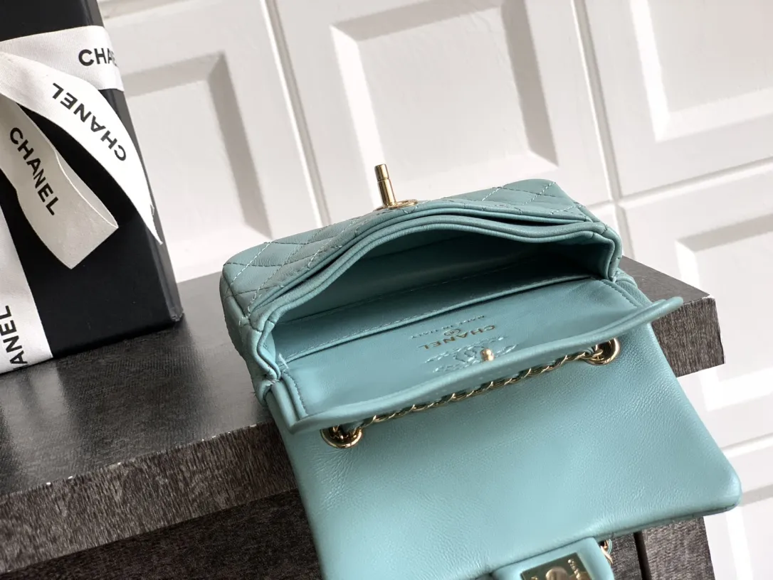 CHANEL ベビーブルー miniハートCFバッグ - 画像 (9)